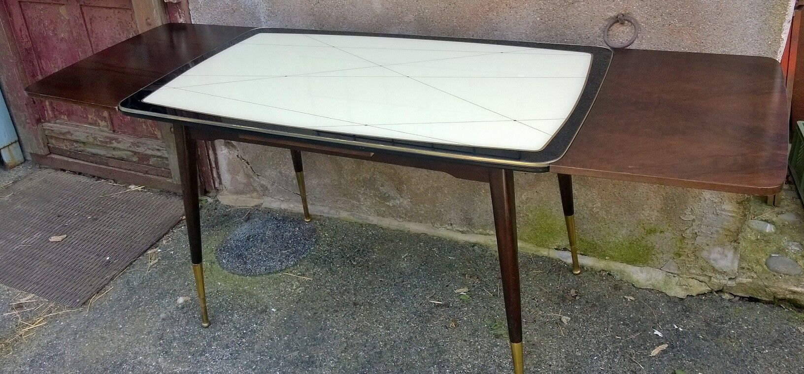 Extensible table of the 50s