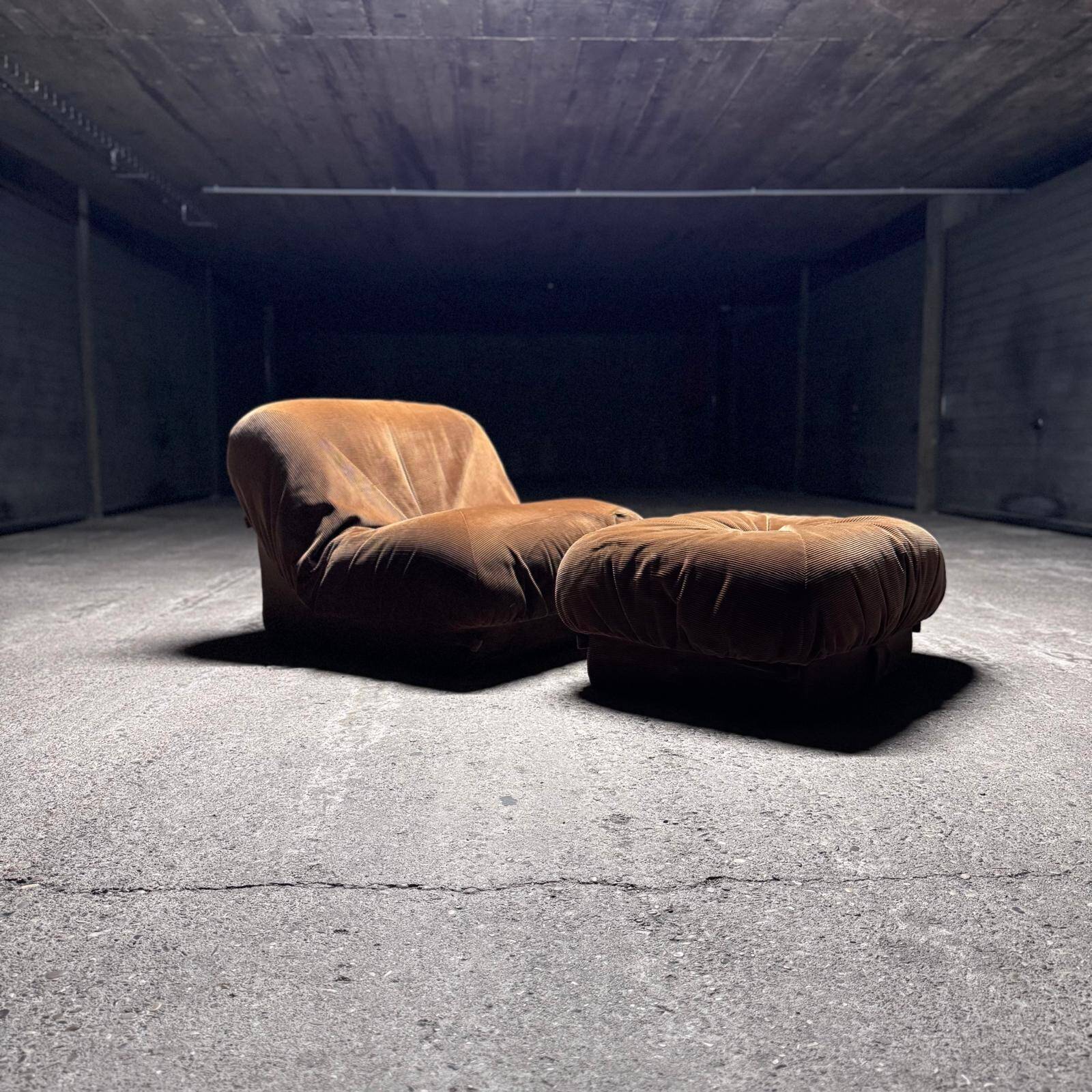 Chauffeuse et pouf "Patate" édités par Airborne, 1970