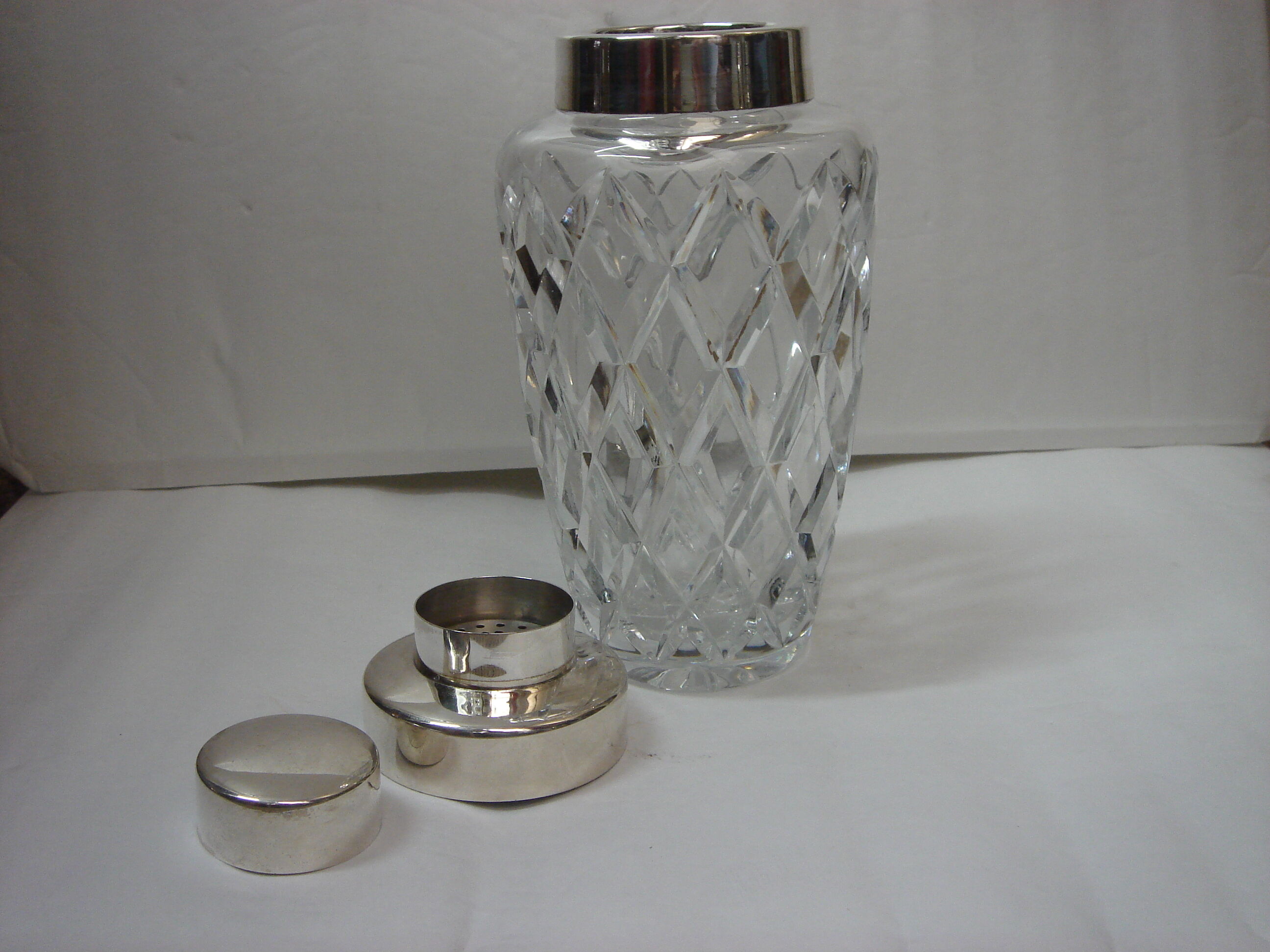 Shaker en cristal et bouchon métal argenté, vers 1970/80