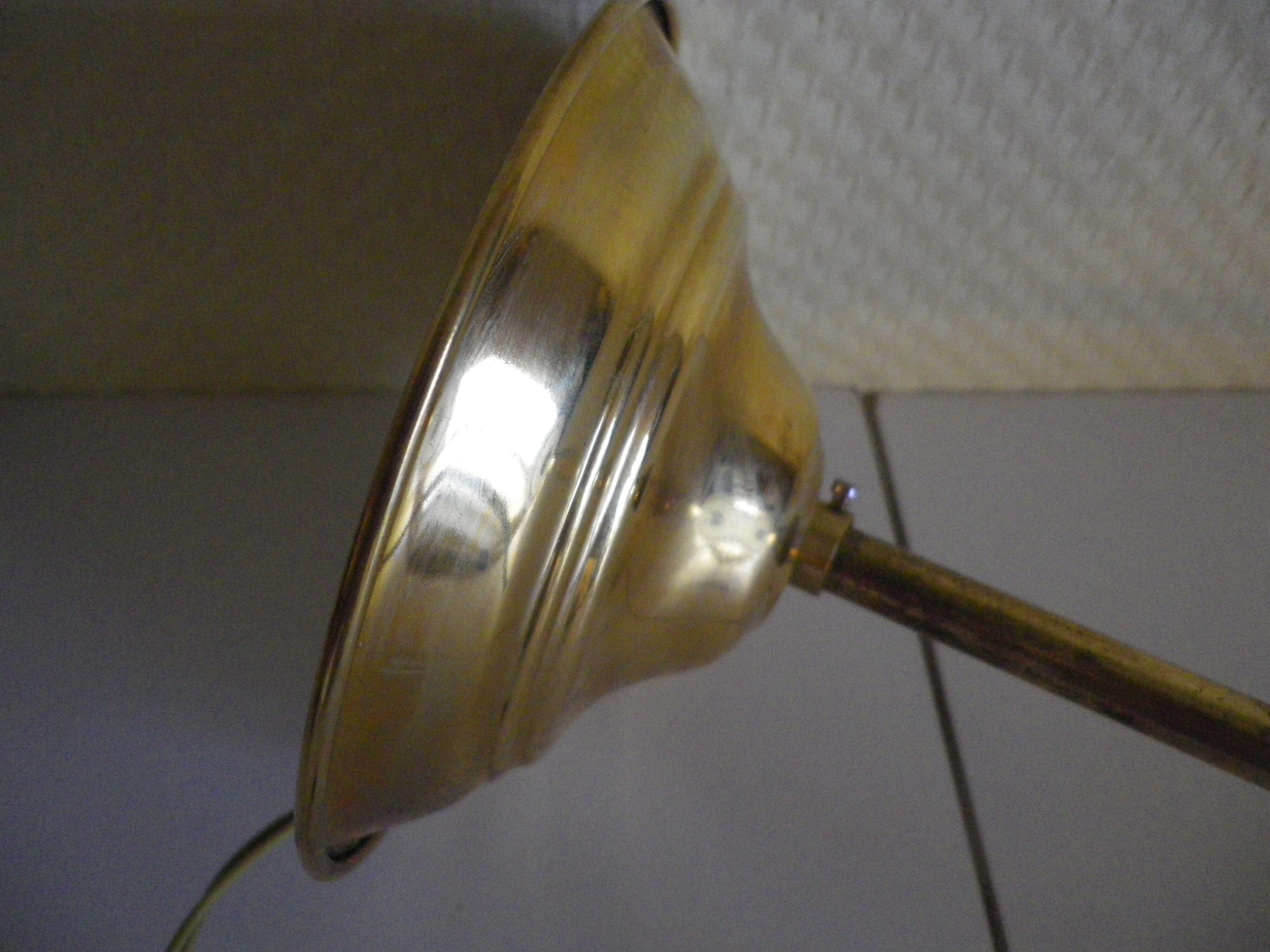 Suspension in brass and glass opaque granulated 1960s/1970s