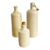 Trio de bouteilles en grès vernissées blanc crème