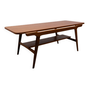 Table basse vintage avec plateau réversible.