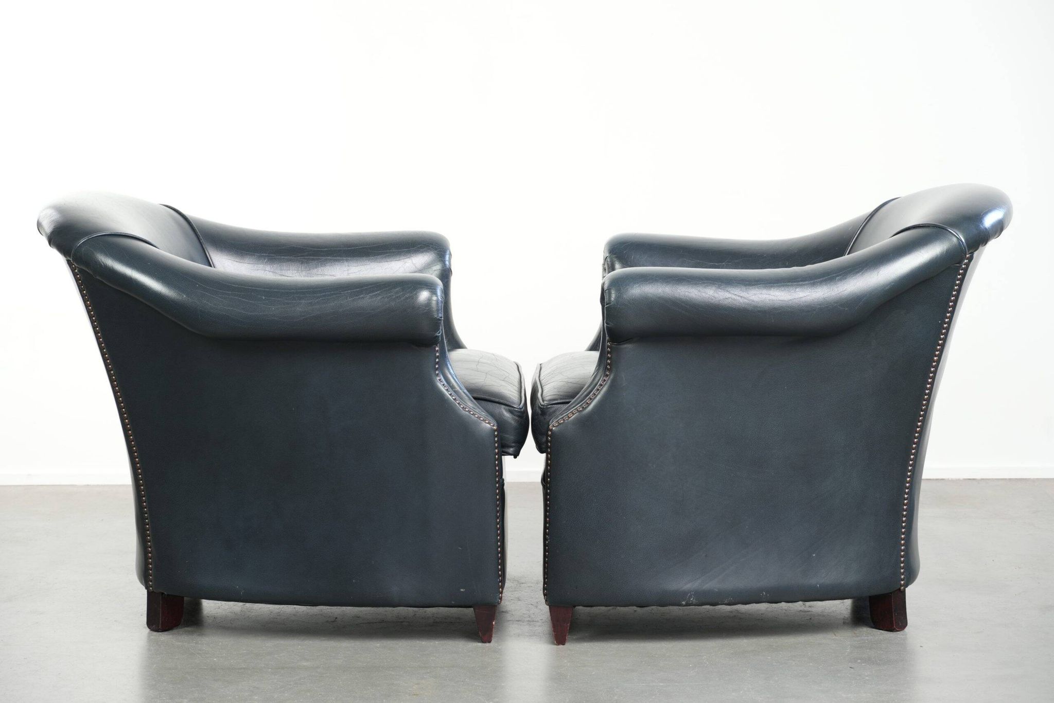 Set of dark blue cow leather club armchairs with a unique design