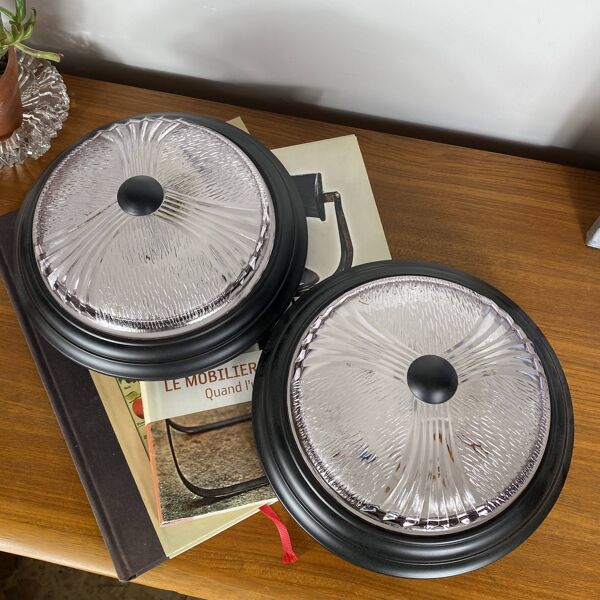 Paire de plafonniers en verre légèrement rose et métal noir vintage