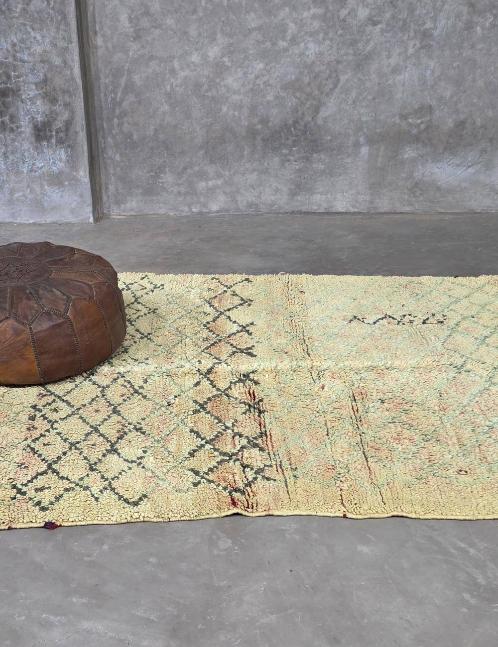 Vintage wool sheep rug - 230 x 154 cm