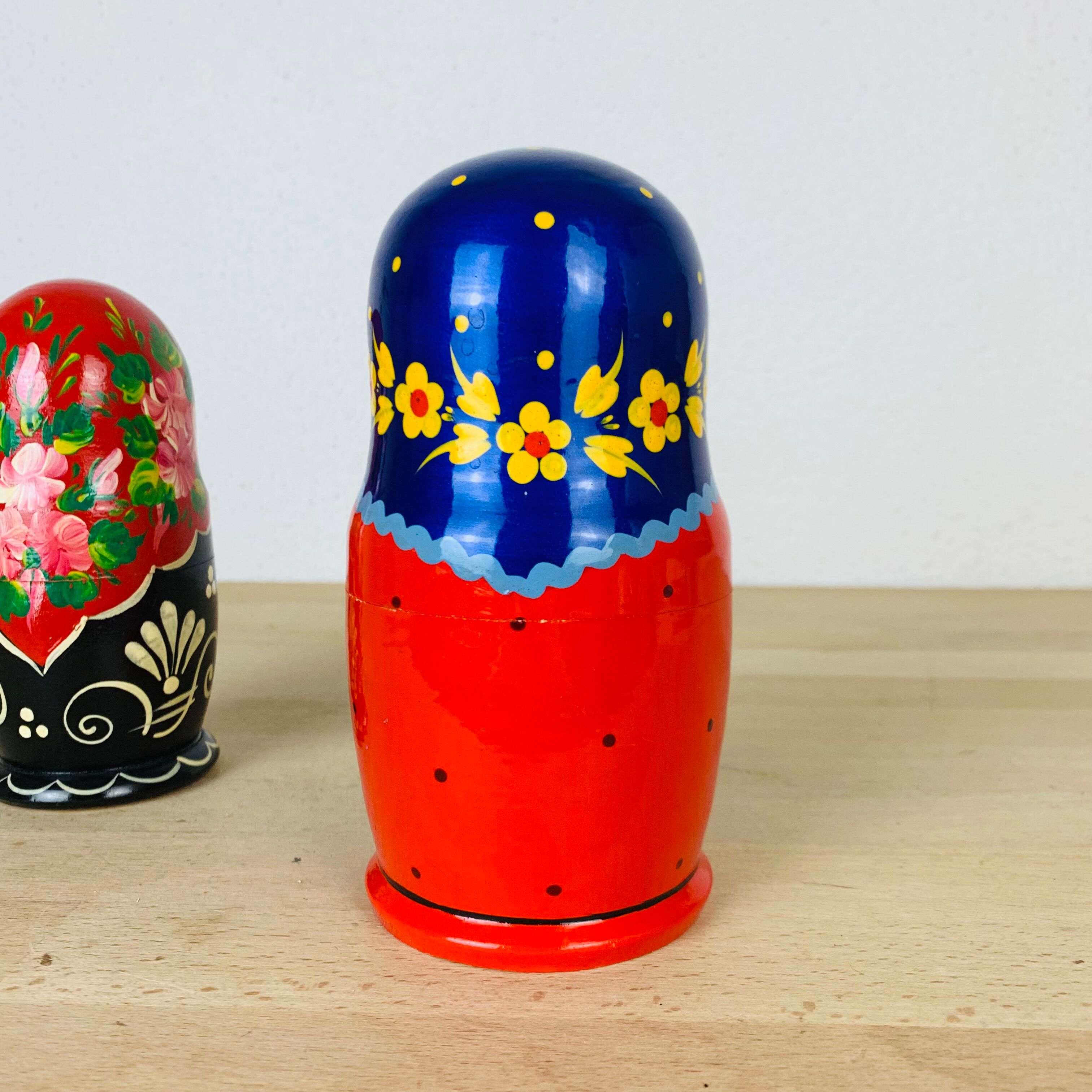 2 Russian dolls Matryoshka painted wood