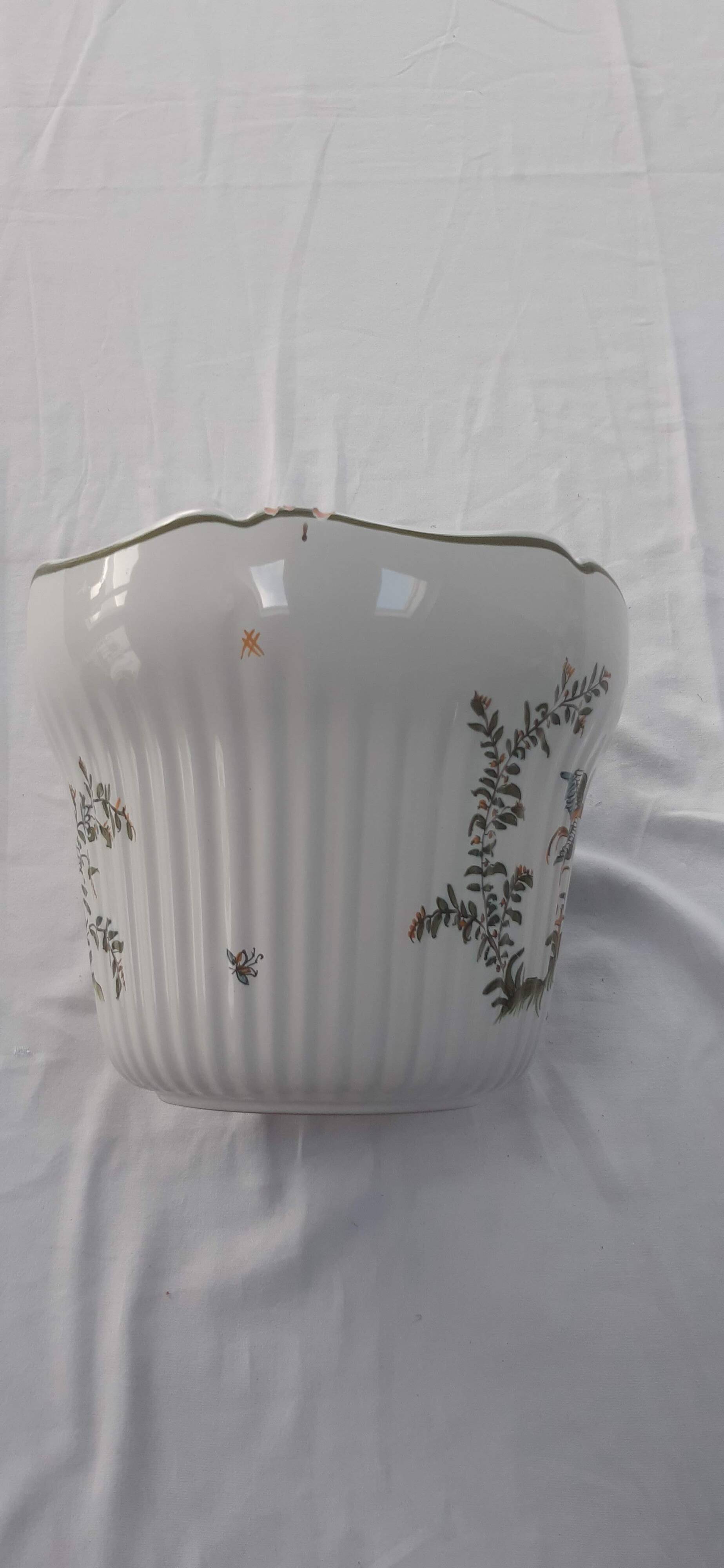 Lallier earthenware planter in Moustiers