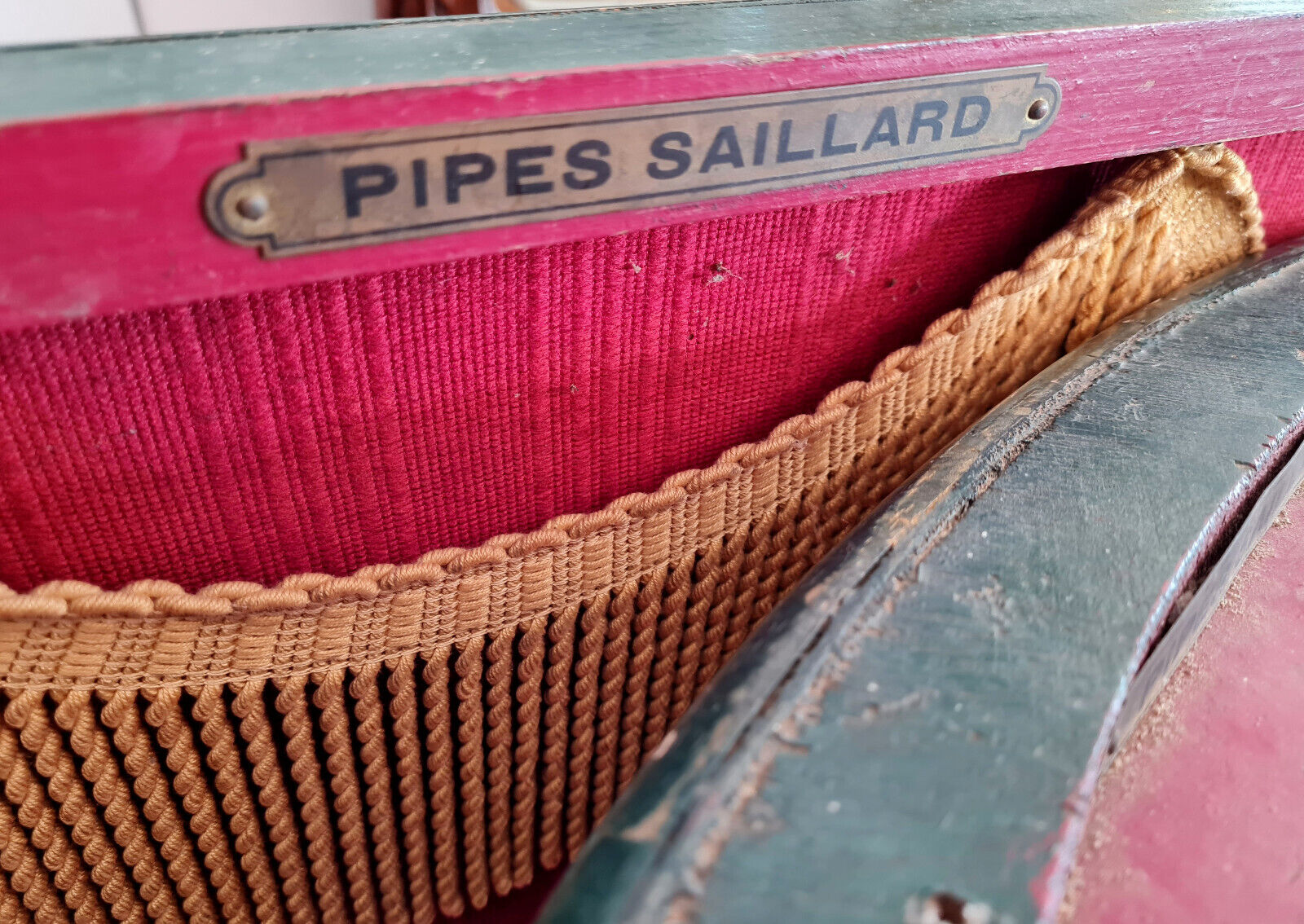 Public edicule made in sets for a former theater of Franche Comté