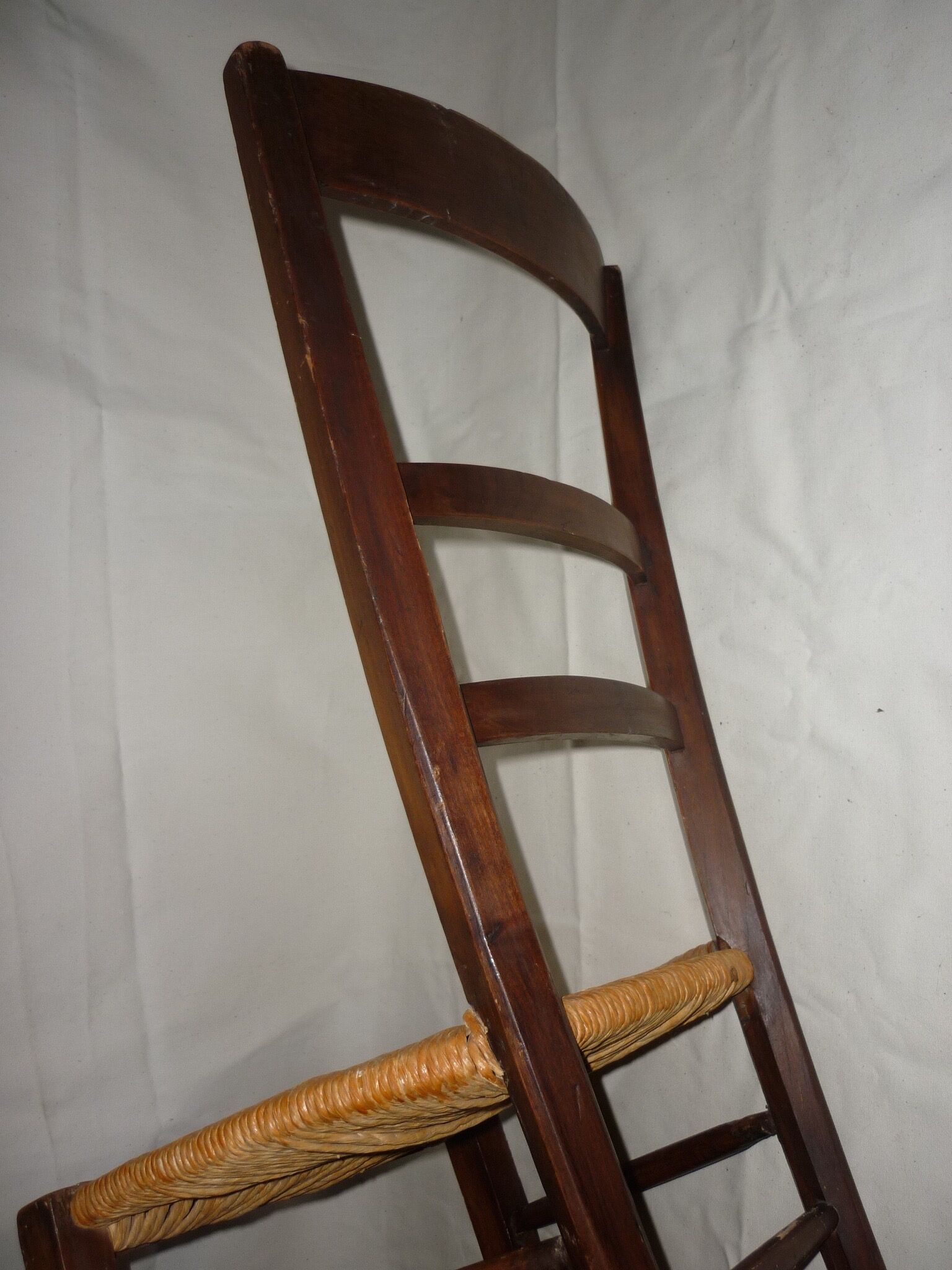 Mulched low chair with high back