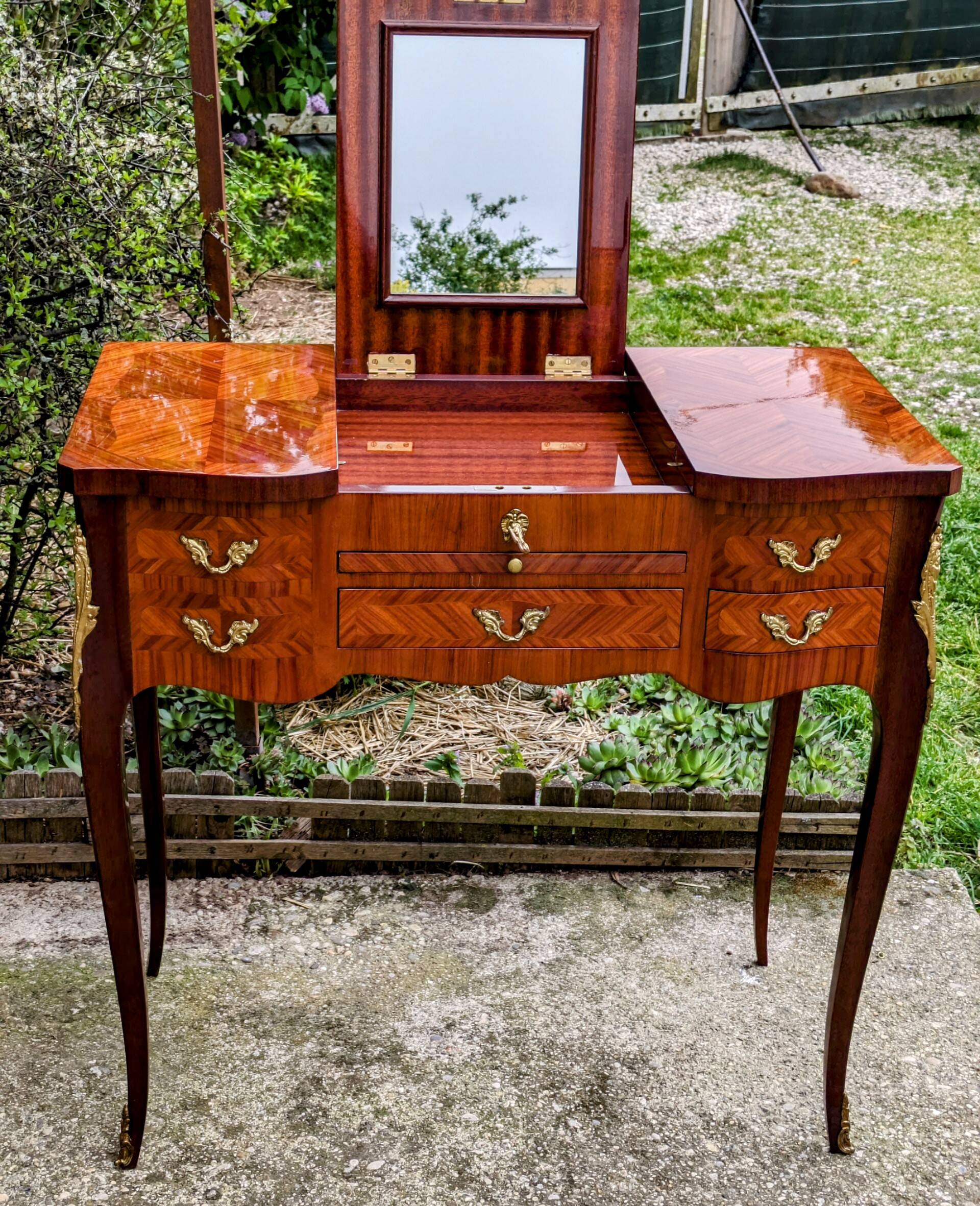 Coiffeuse marqueterie de palissandre style Louis XV