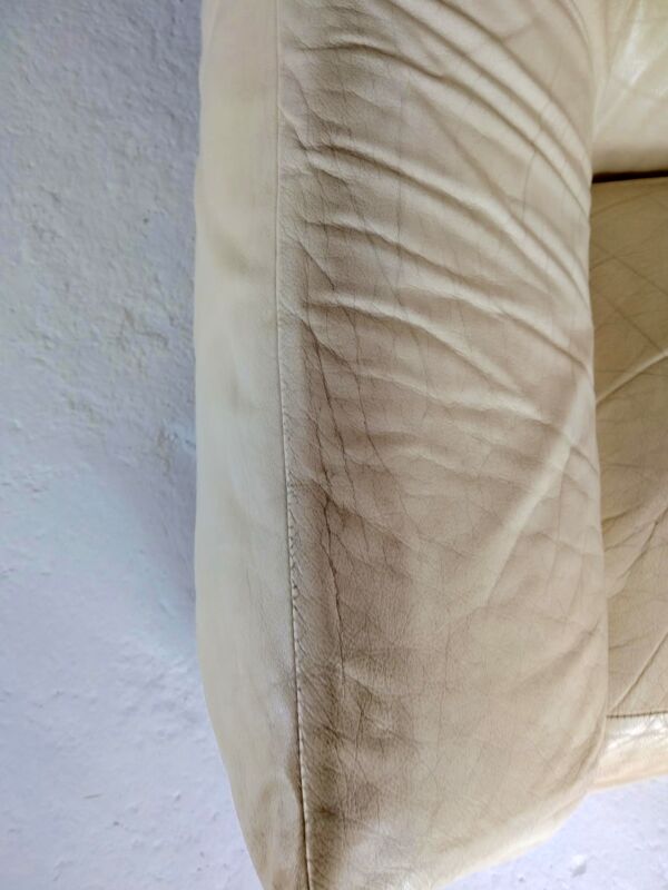 fauteuil cuir Et Mousse Couleur Crème, France, Circa 1970