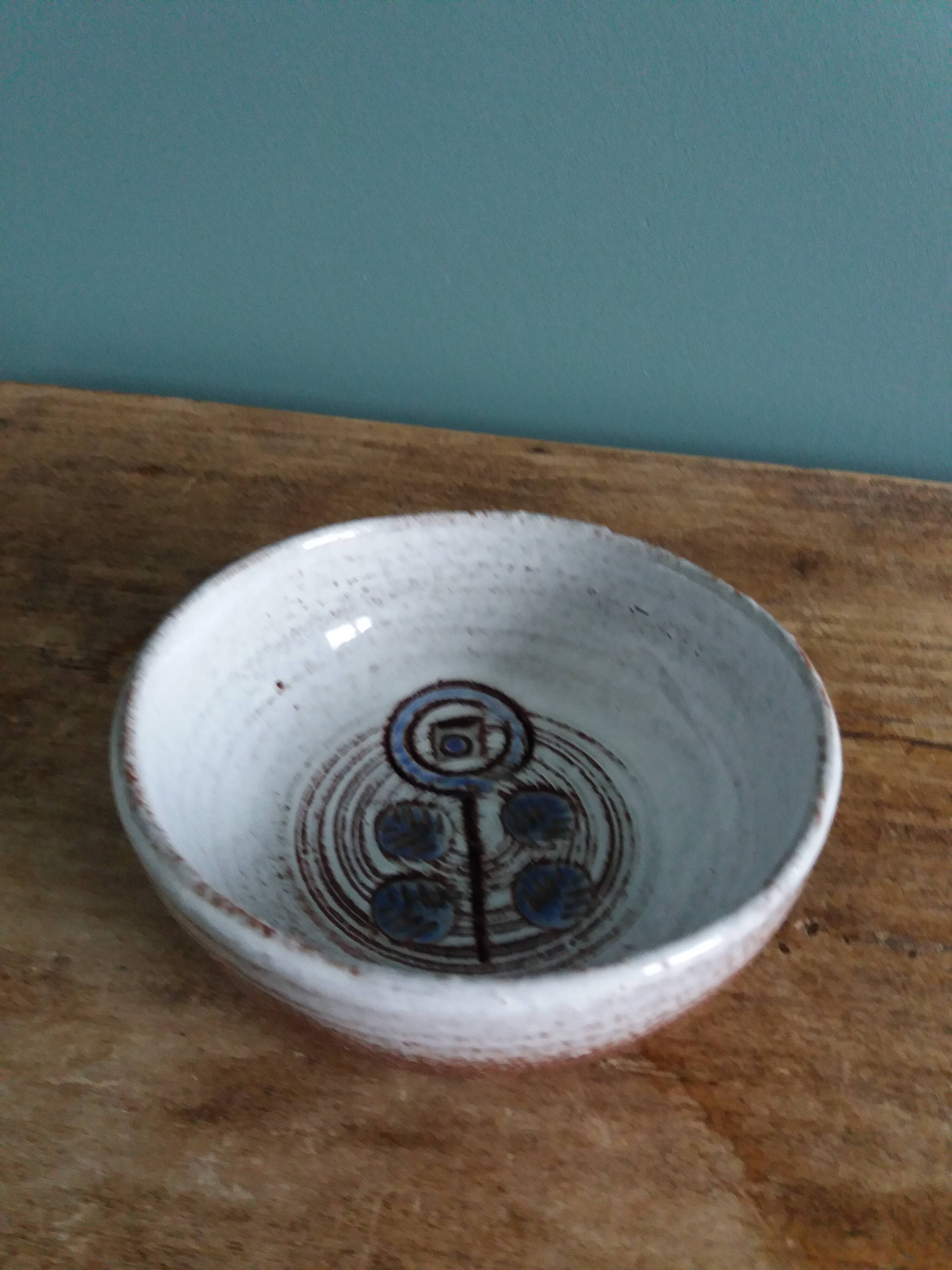 Empty pocket bowl signed Claire Célia Lambert in Dour
