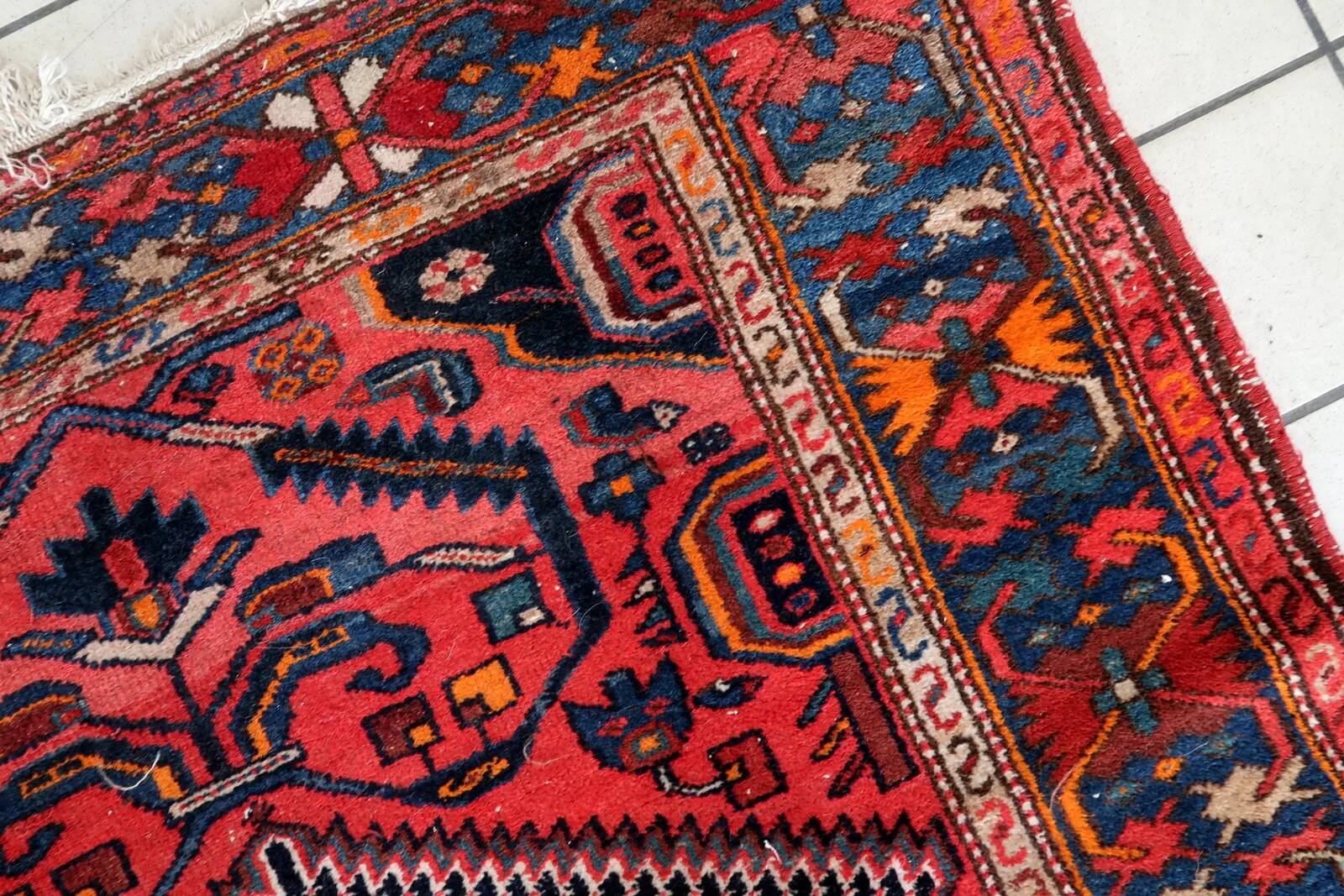 Handmade vintage Persian Hamadan rug 137cm x 194cm, 1960s