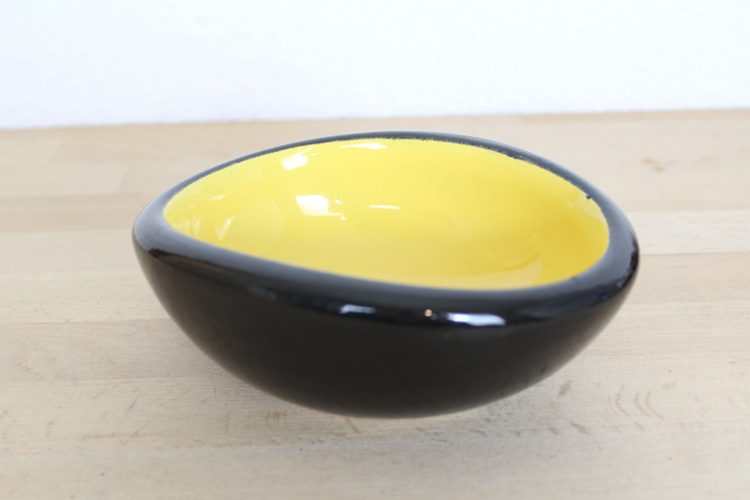 Empty pocket Keramos Sèvres yellow and black ceramic