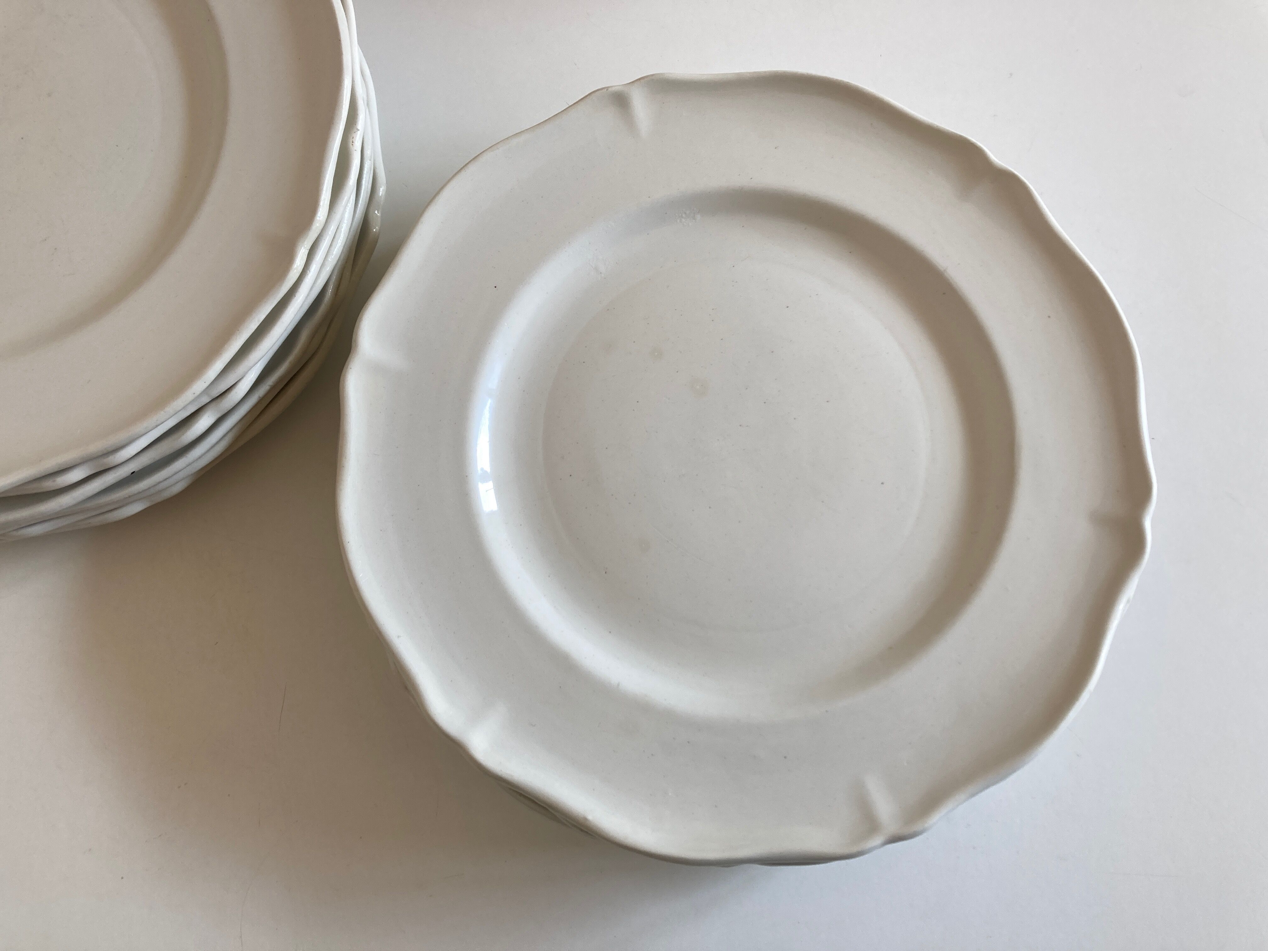 Set 10 plates with godrons in English iron earth 1950