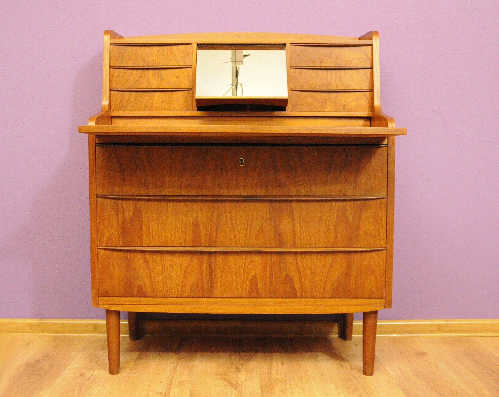 Vintage dressing table