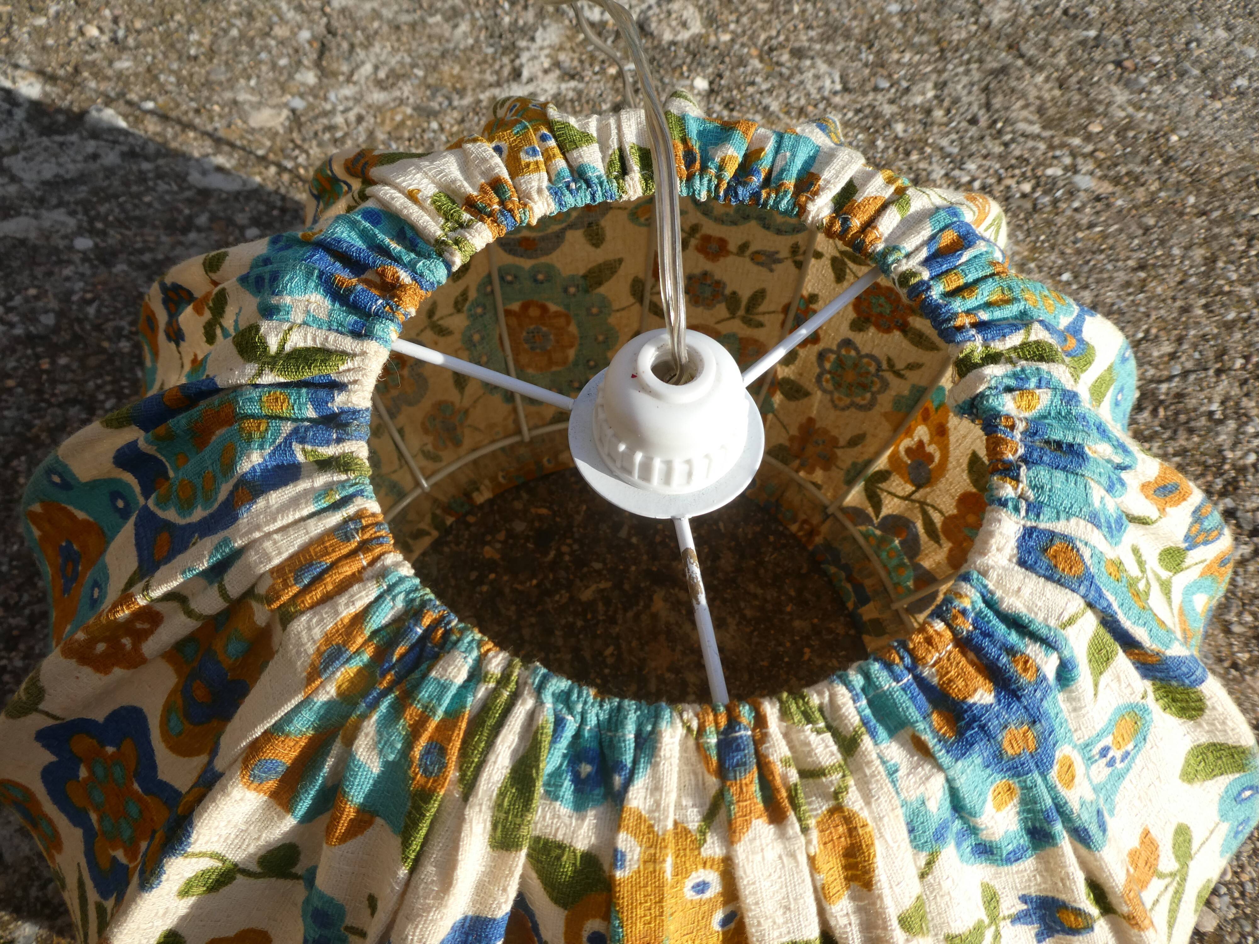 Suspension vintage tissu à fleurs bleues et oranges