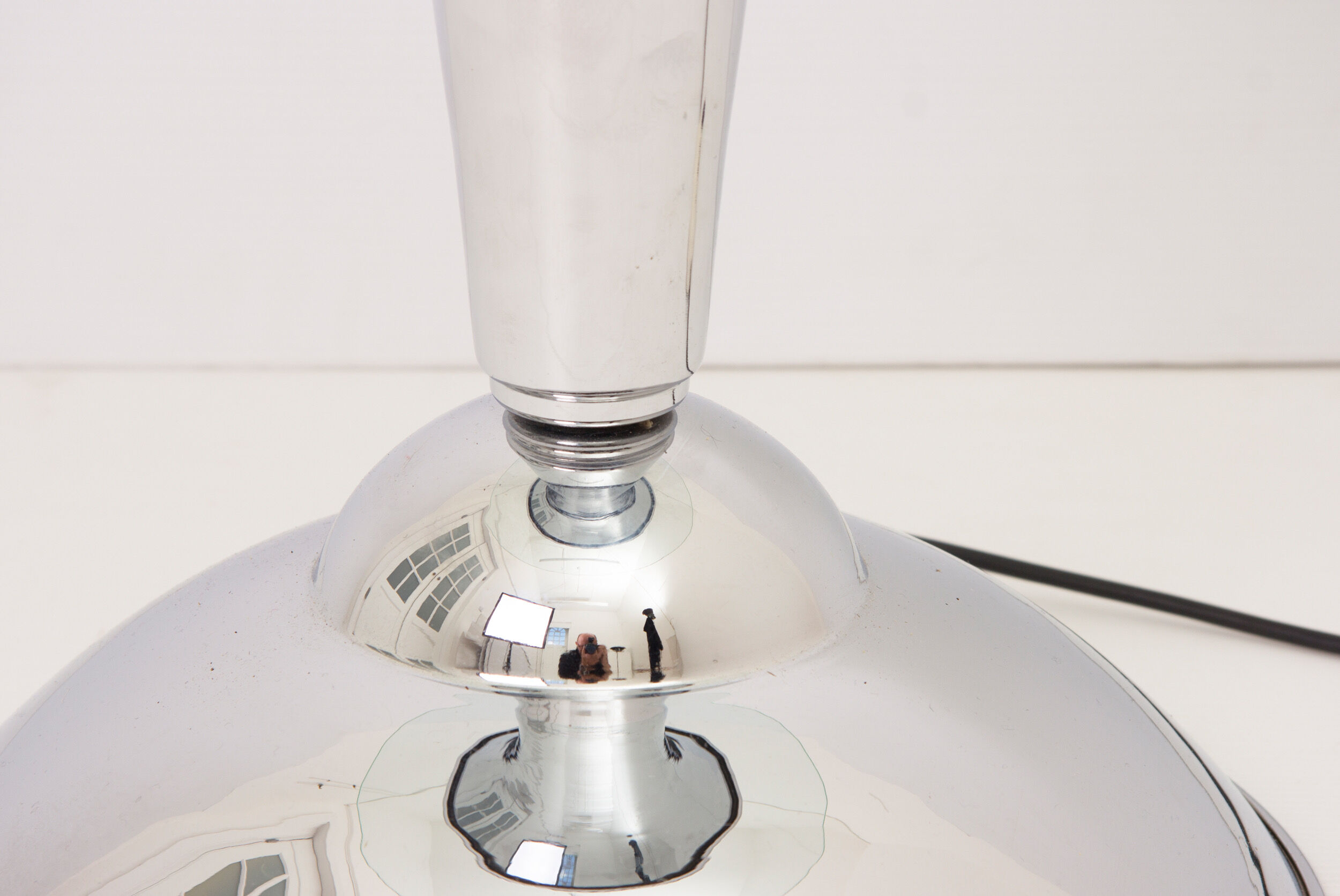 Art deco illuminating table