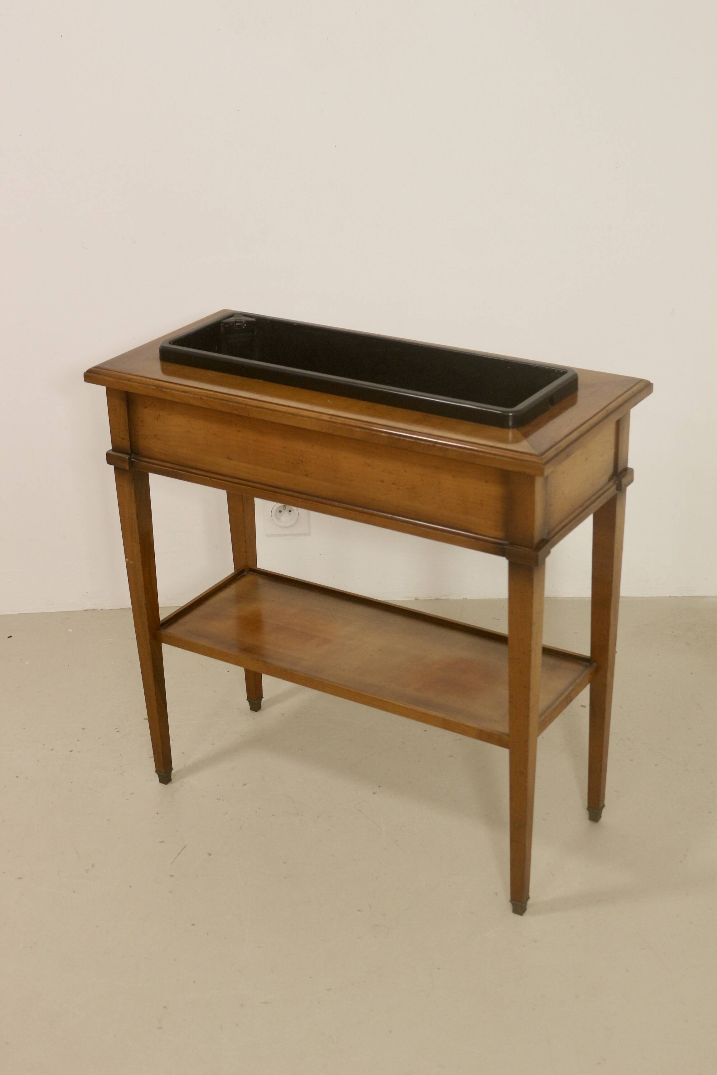 Indoor wooden planter. Ref blanchette