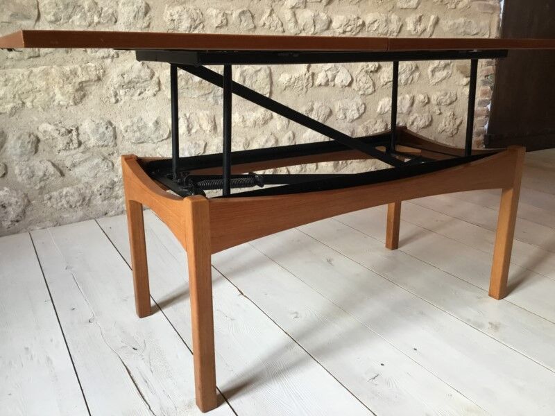 Liftable coffee table