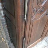 Moulded oak wardrobe from the 18th century.