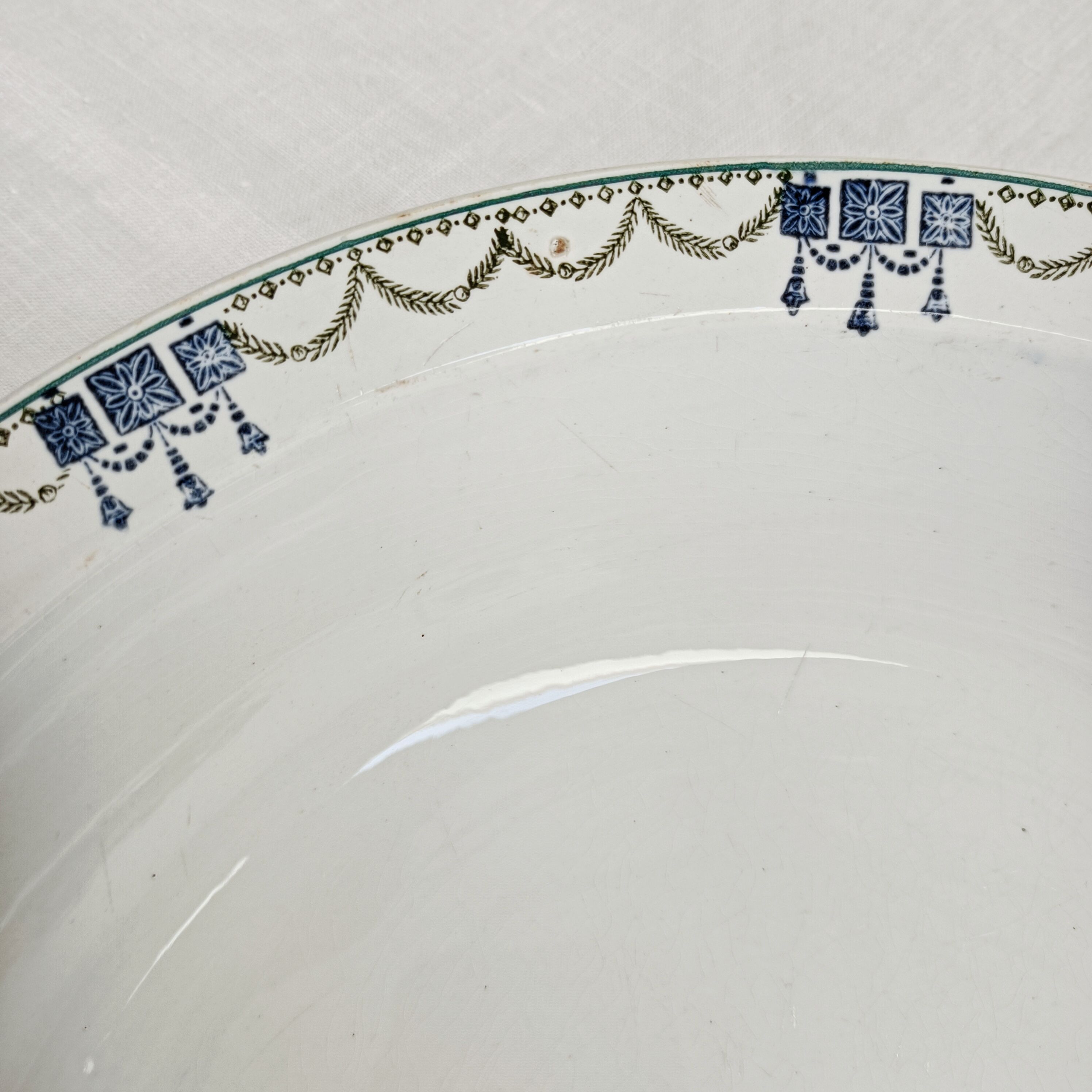 Large hollow dish iron earth Company Amandinoise