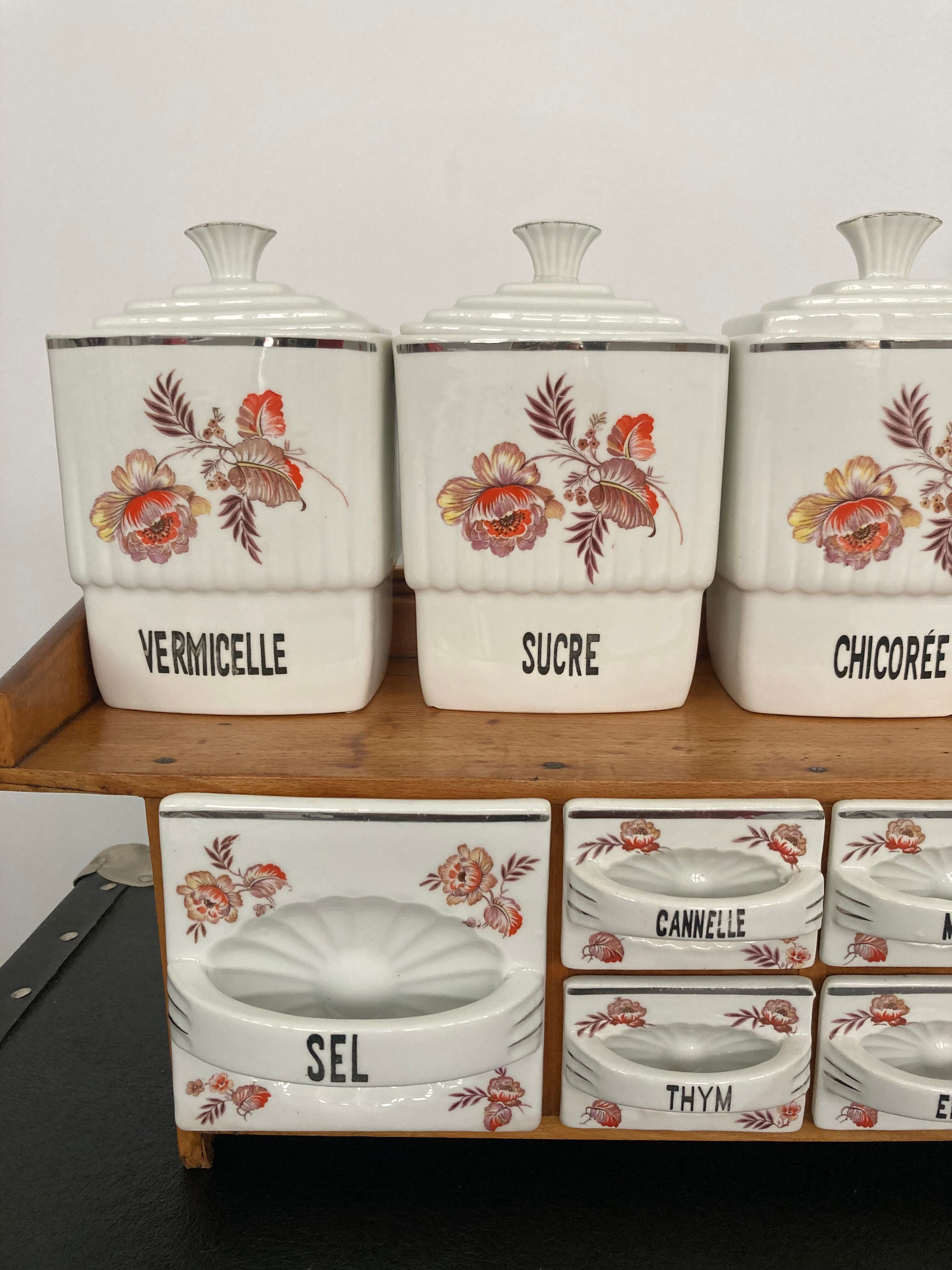 Set wood shelf and Art Deco spice jars