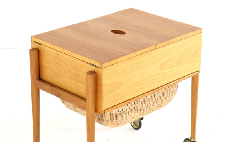 Lotos sewing box