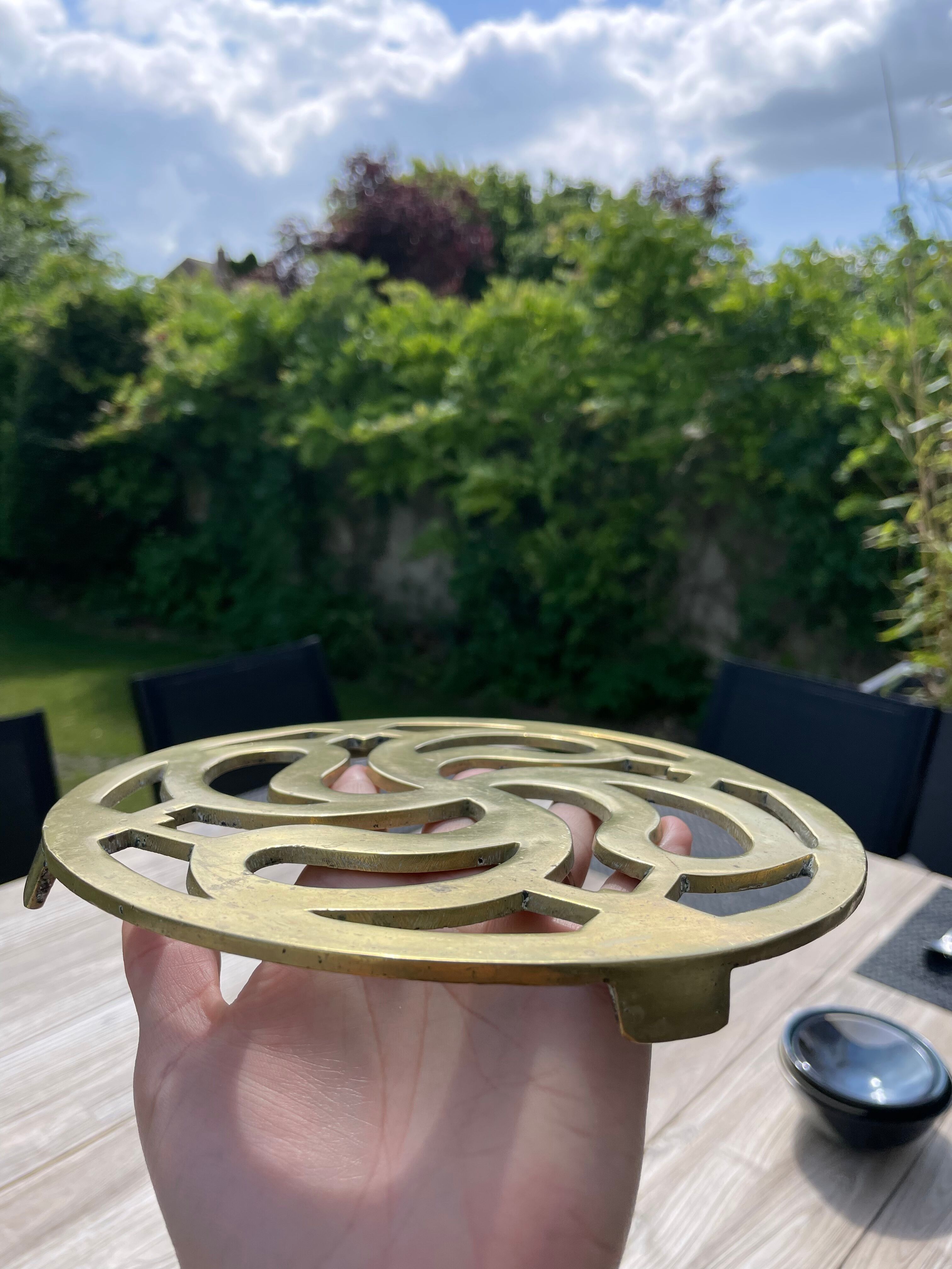 Underside brass ju