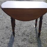 Round table in pine , with flaps