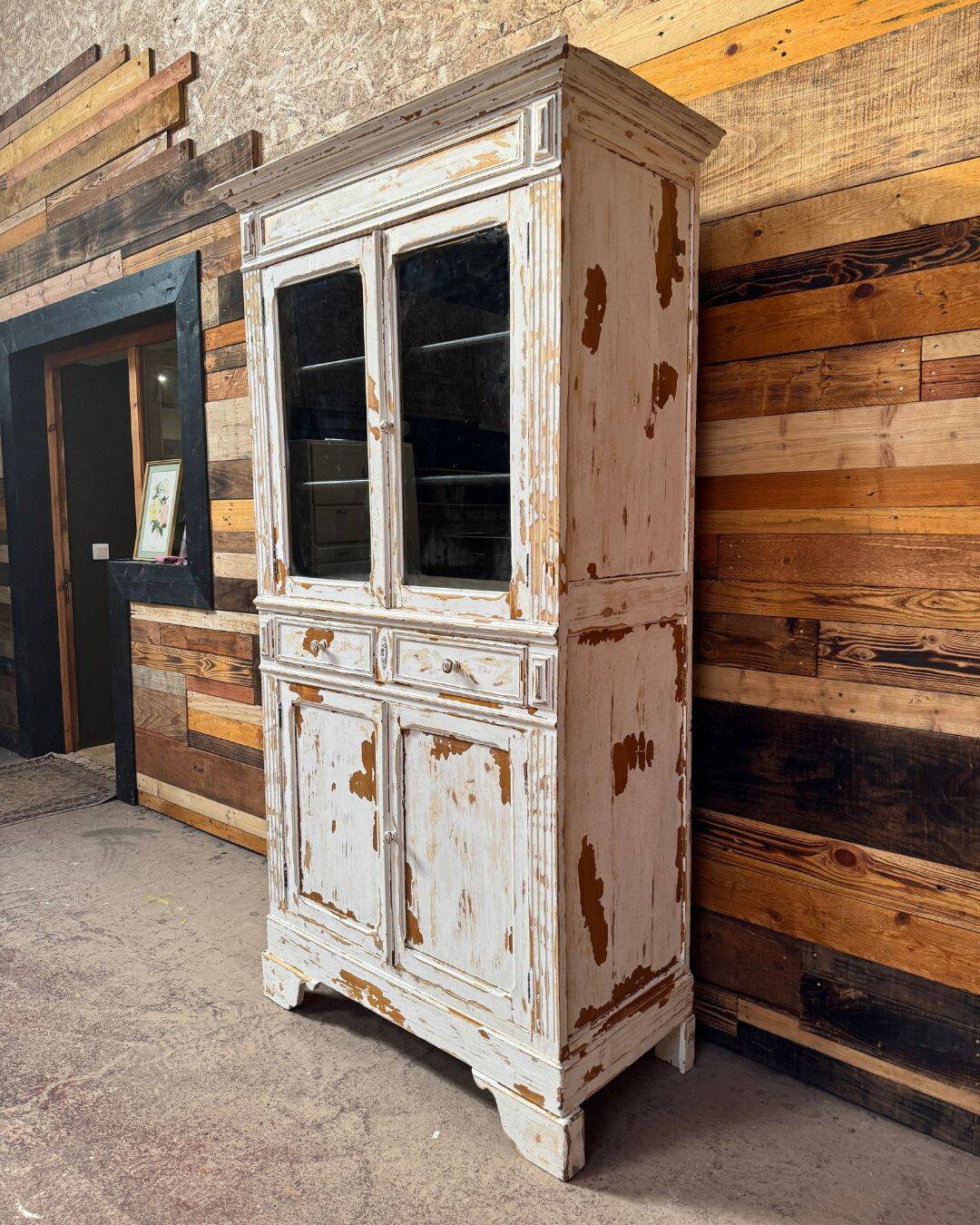 Armoire parisienne vitrée et patinée