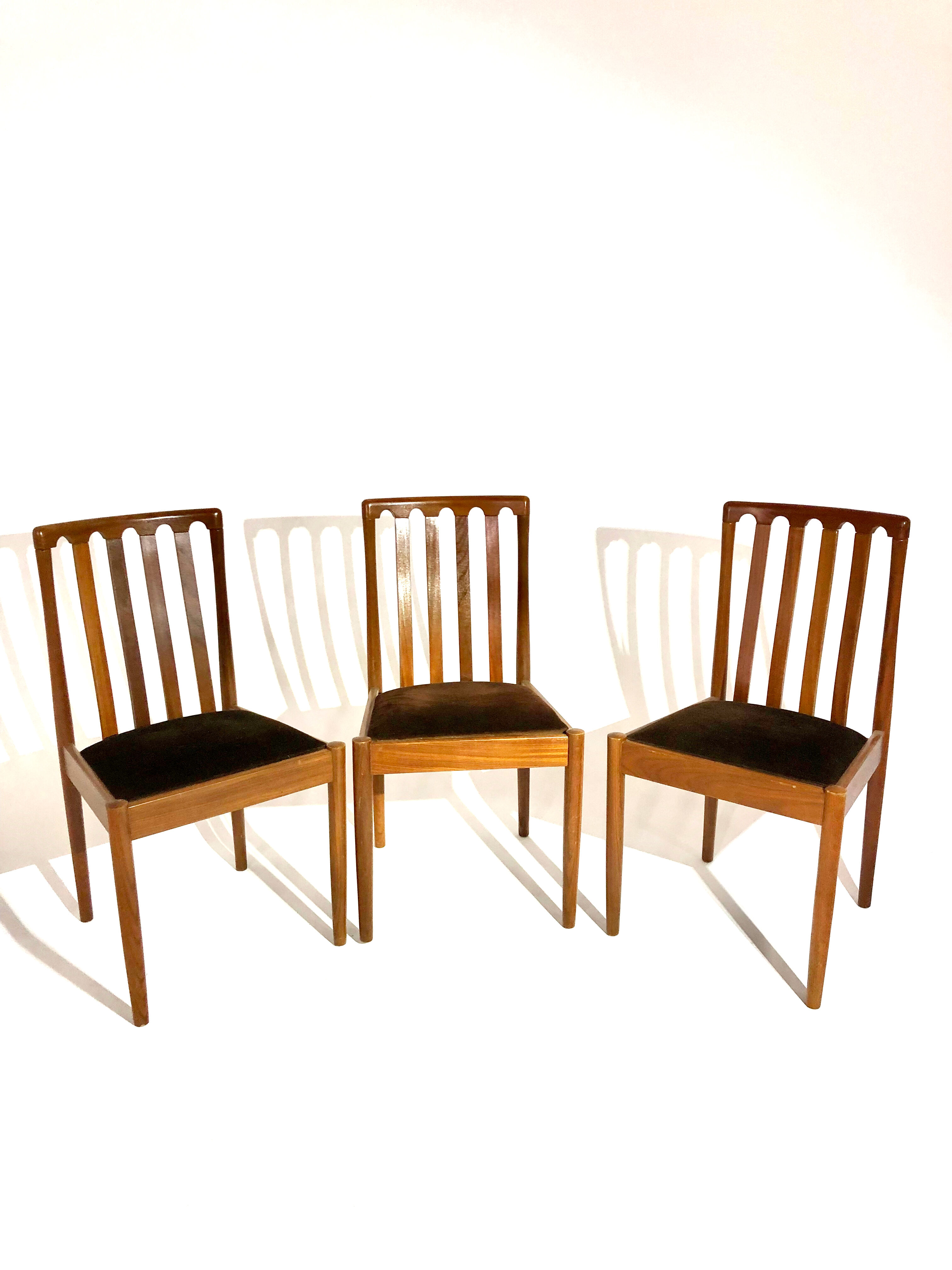 Suite of 3 vintage chairs - Velvet and wood - Italian style
