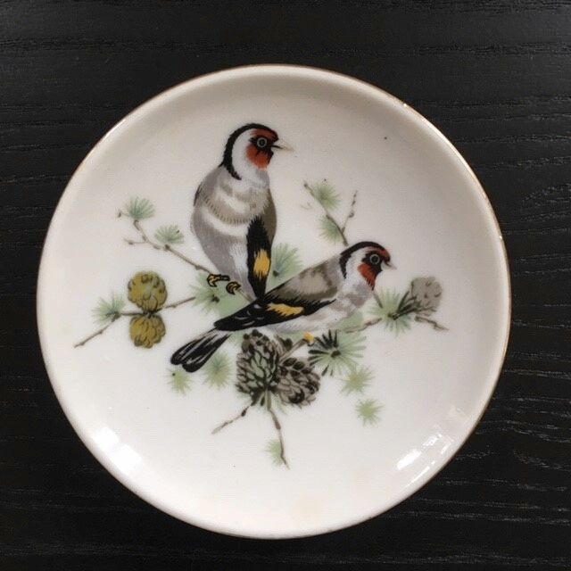 Collection of 6 small bird décor plates