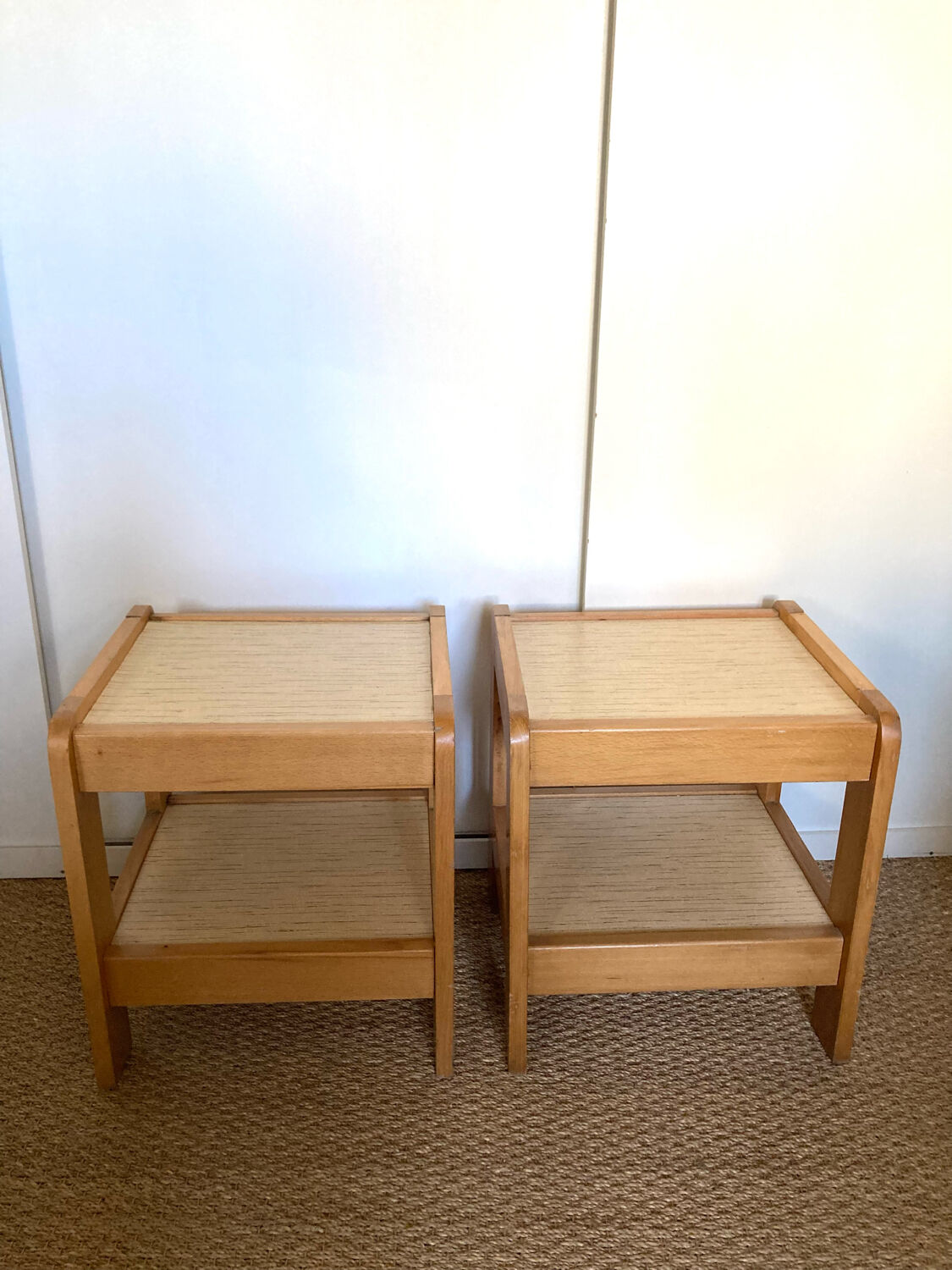 Paire de tables de chevet en orme