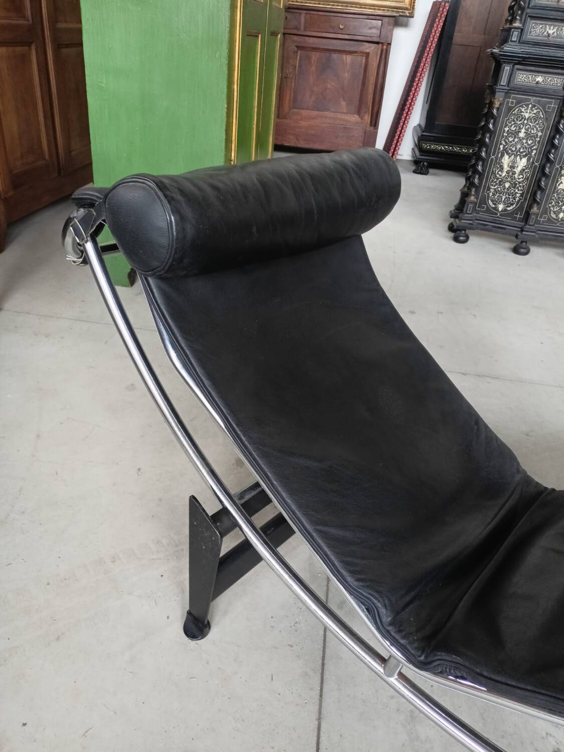LC4 chaise longue signed – Le Corbusier / Cassina – black leather