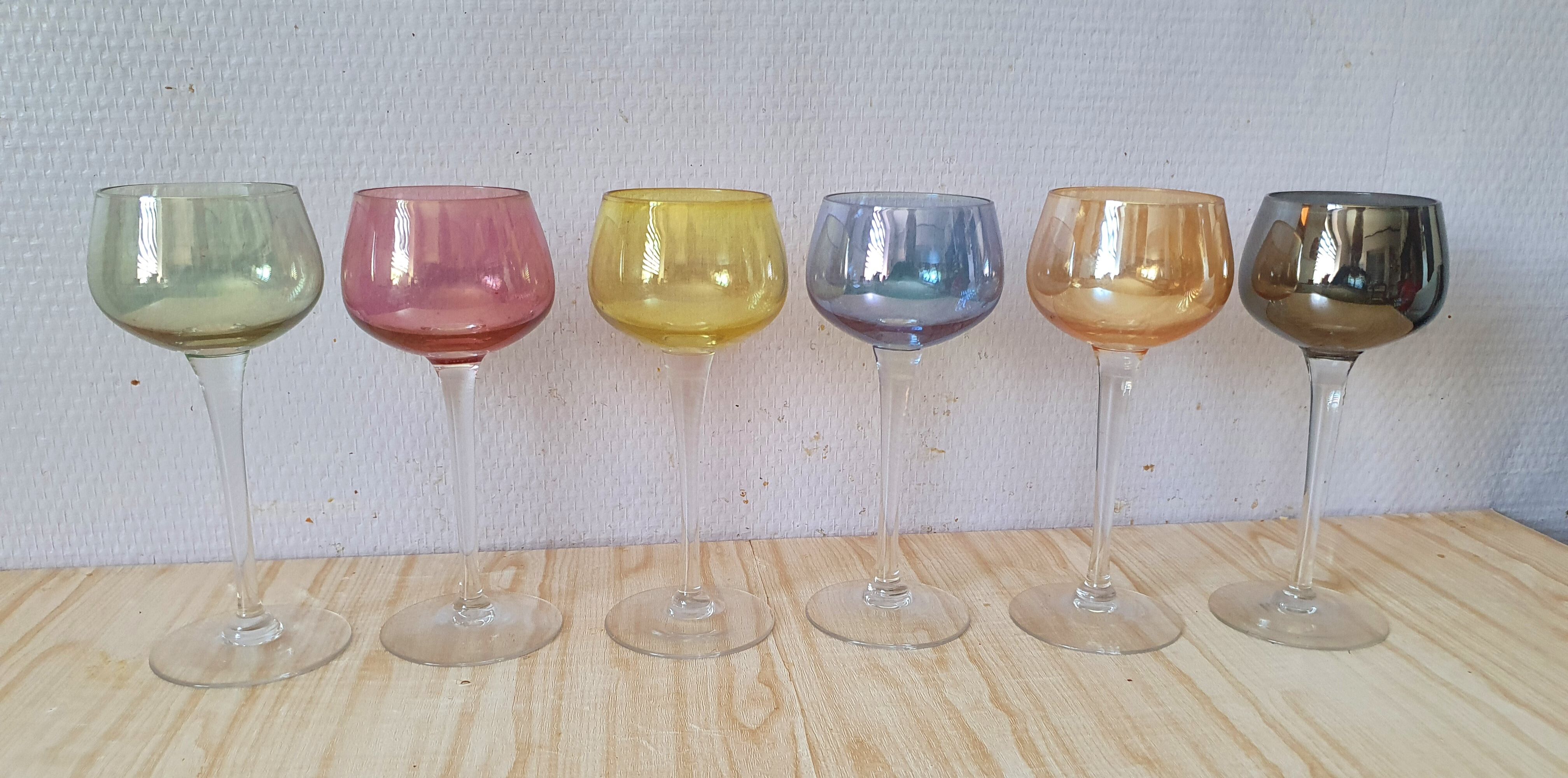 Box of 6 glasses with glass feet in colors of velles le chatel