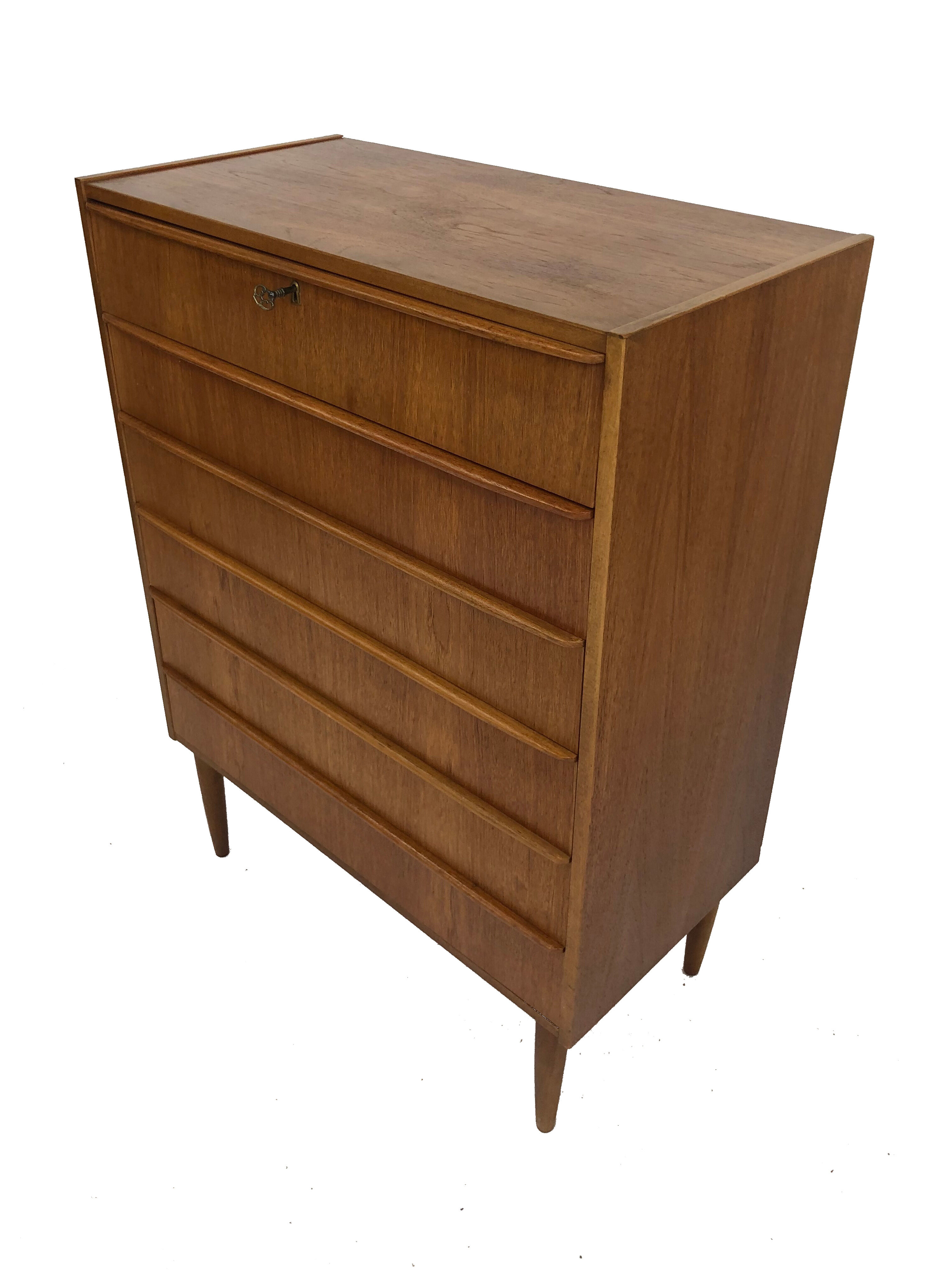 Dresser in teak