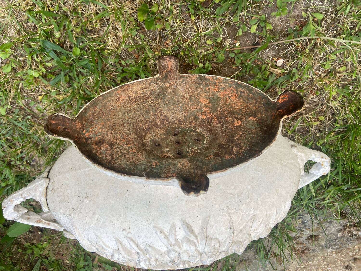 Medici cast iron planter from the 1900s