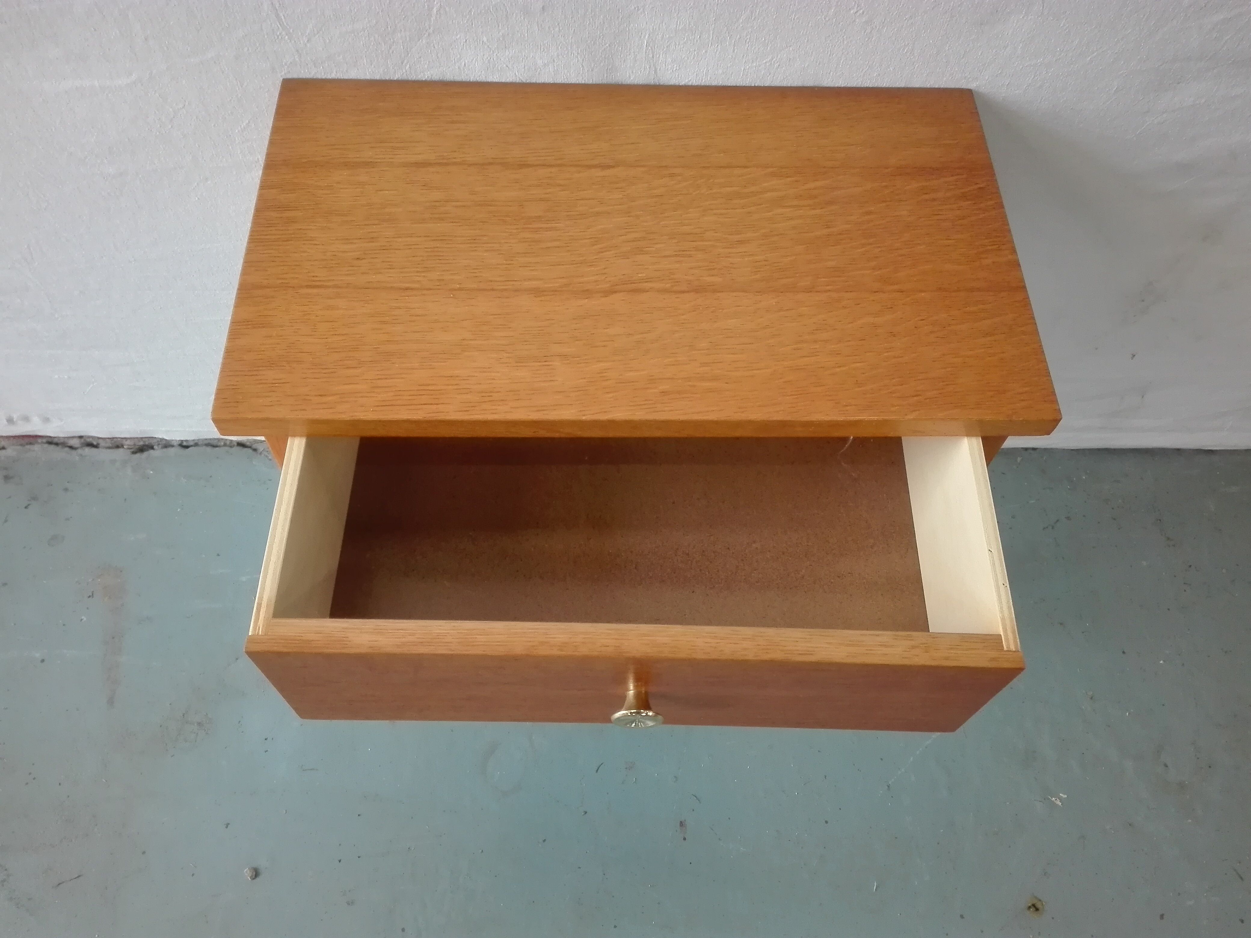 Bedside compass feet