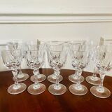 Service de 10 verres à pied en cristal ciselé