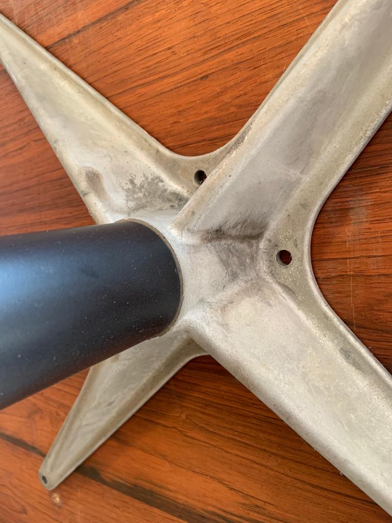 Rosewood table by Charles and Ray Eames, edition Herman Miller