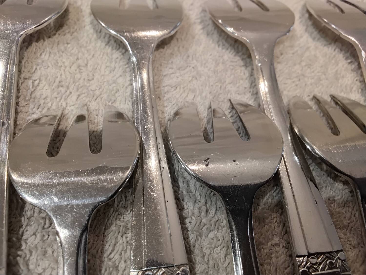 12 silver-plated oyster forks by silversmith Argit, Art Deco floral design