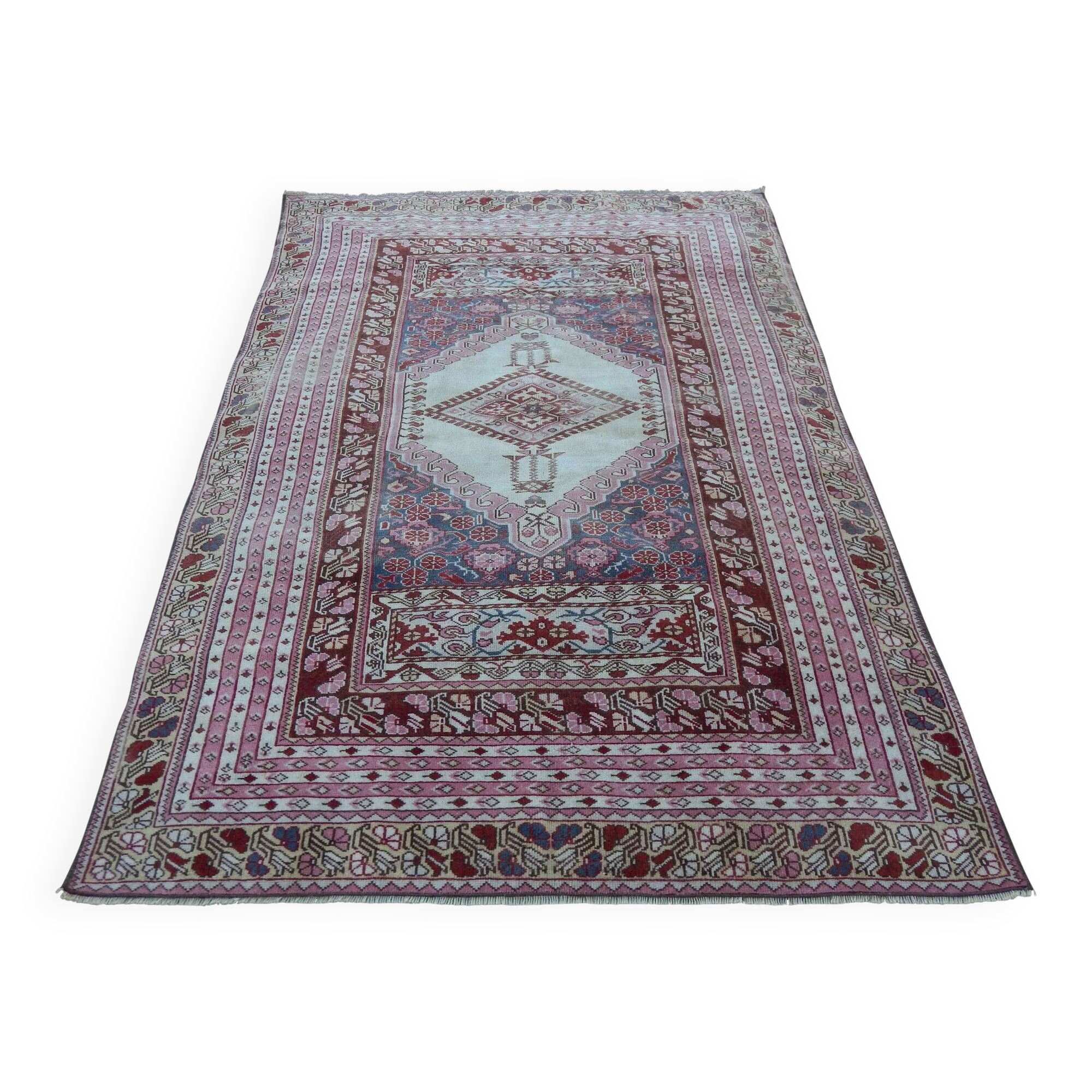 Vintage handmade Turkish rug 134x183 cm