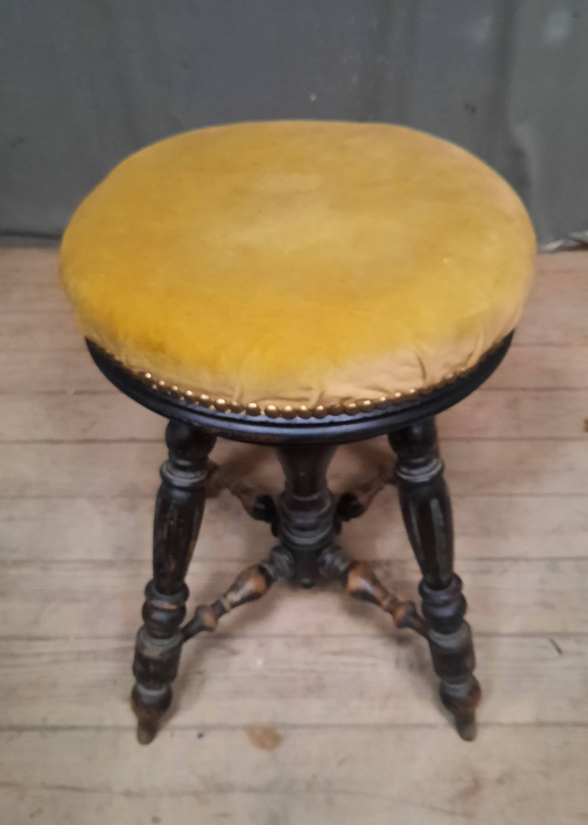 Napoleon III piano stool