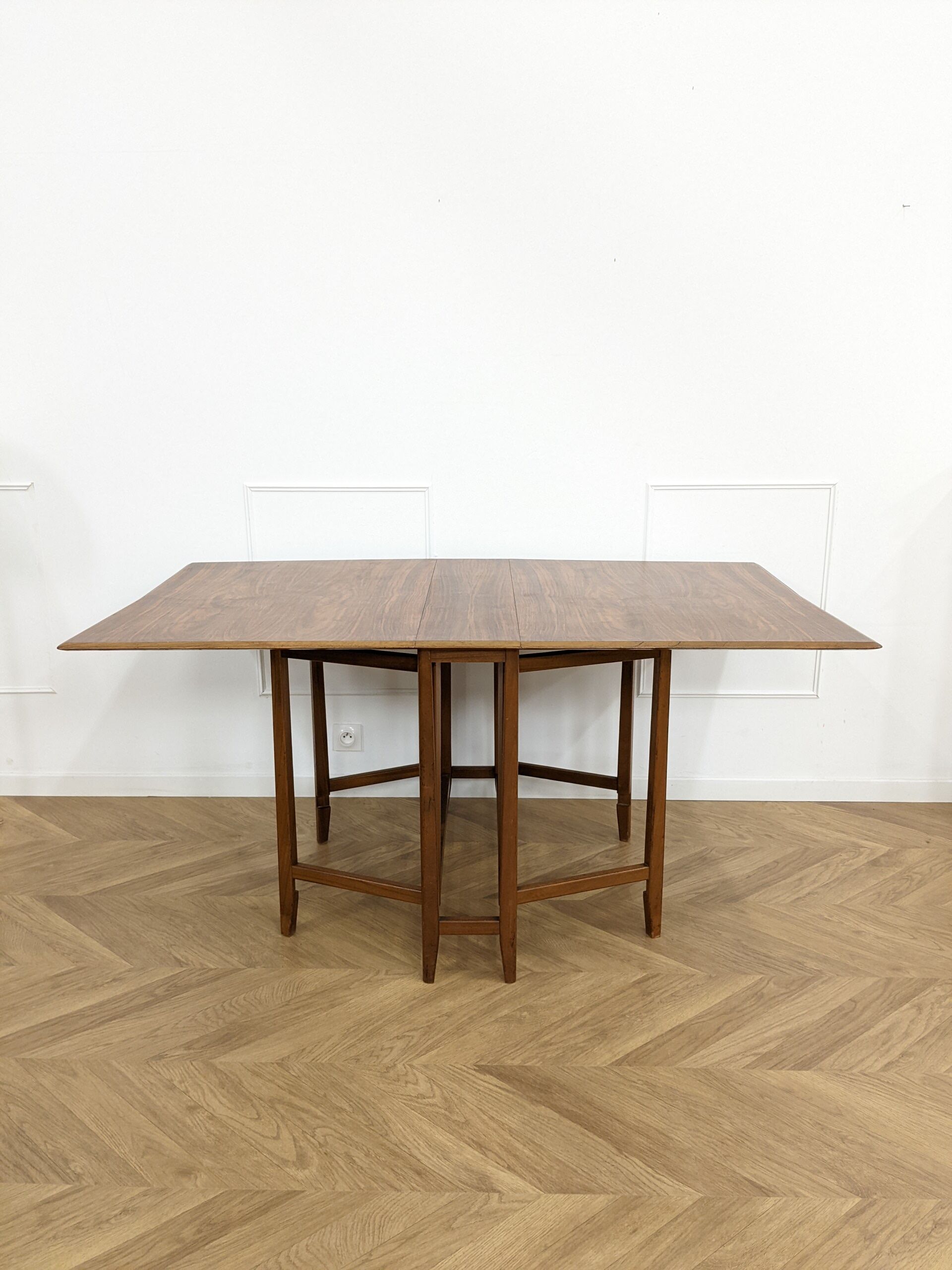 Vintage flap table