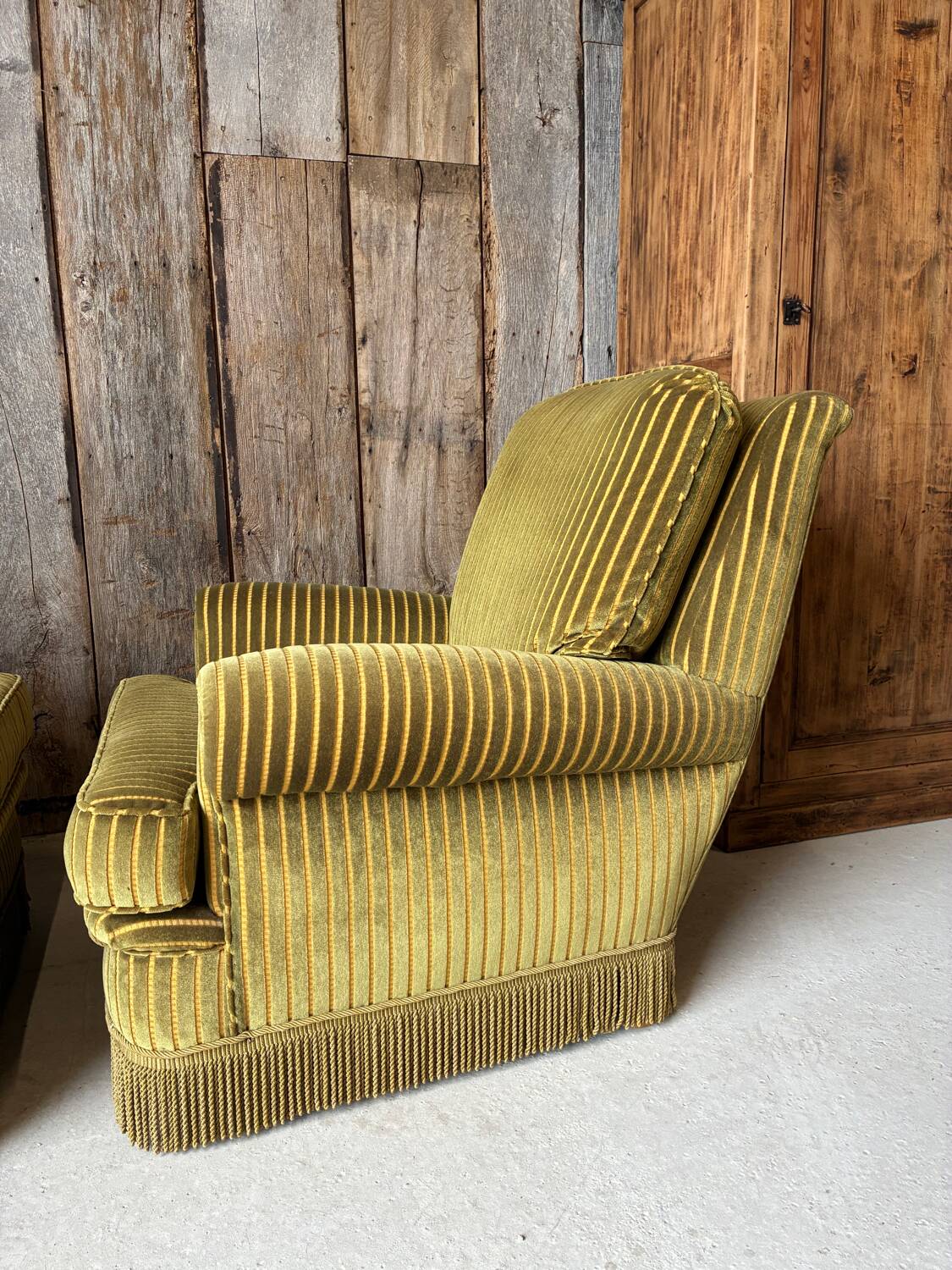 Pair of green recliner chairs