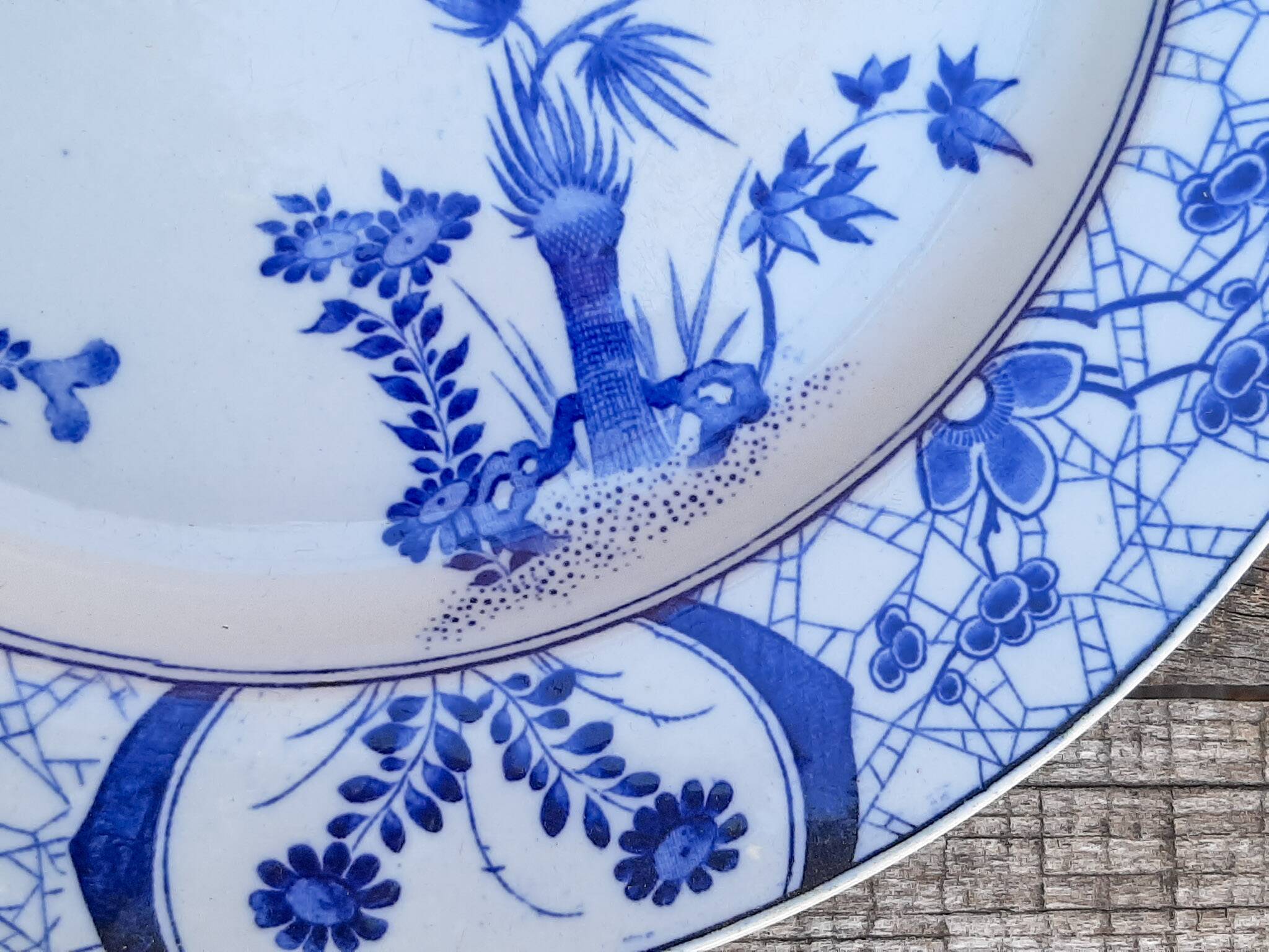 Plat en faïence de Creil et Montereau modèle Japon