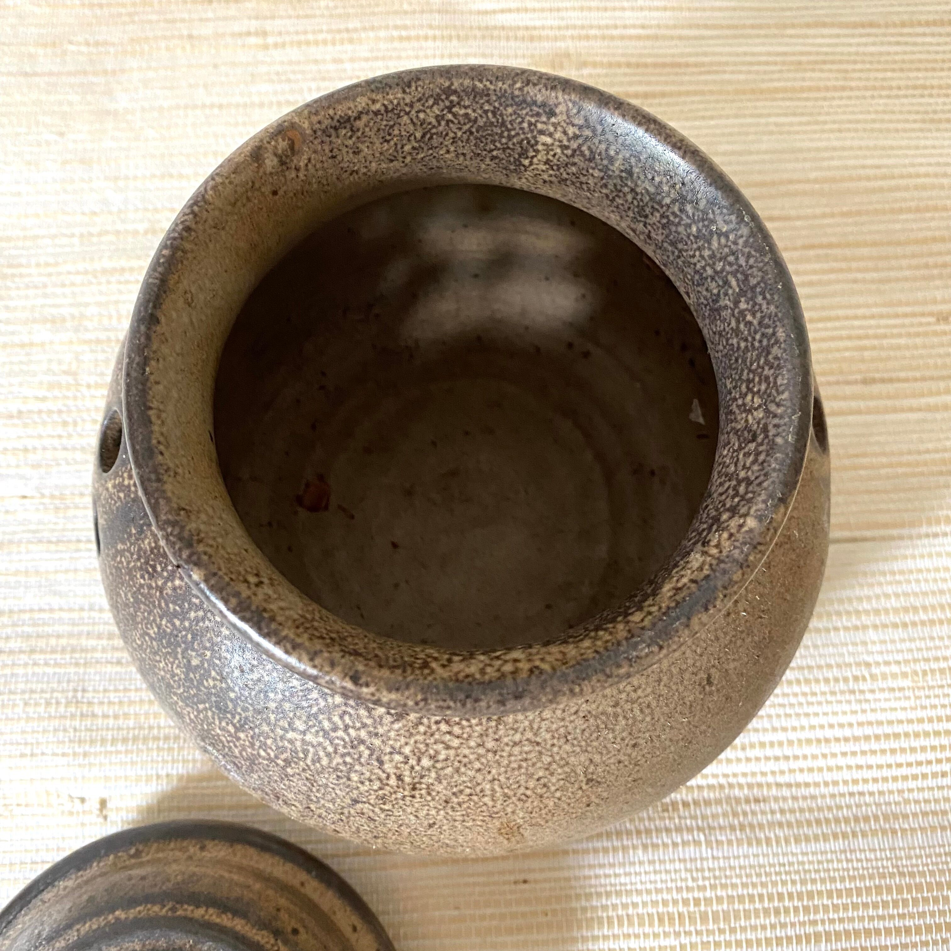 Stoneware pot for onions, garlic, shallots