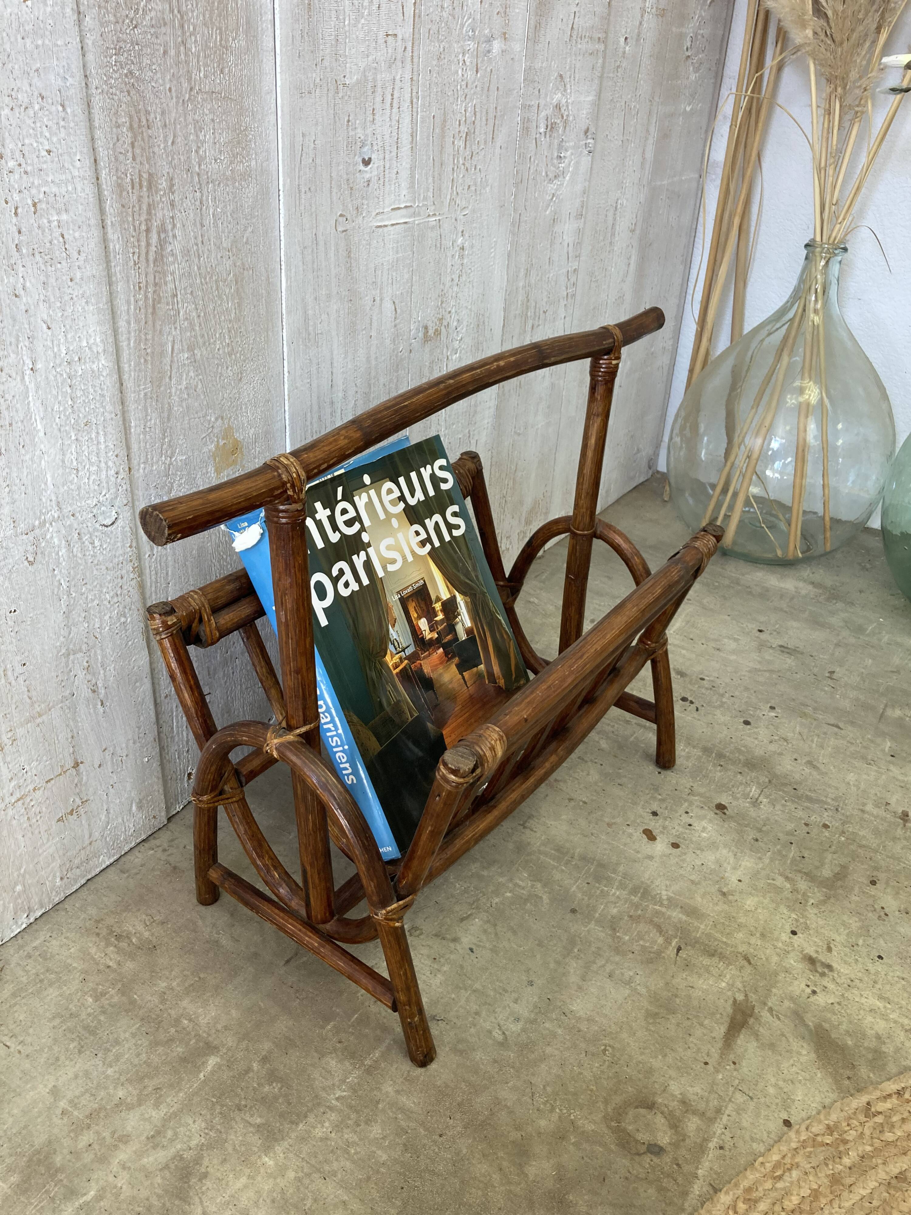 Porte revues en rotin