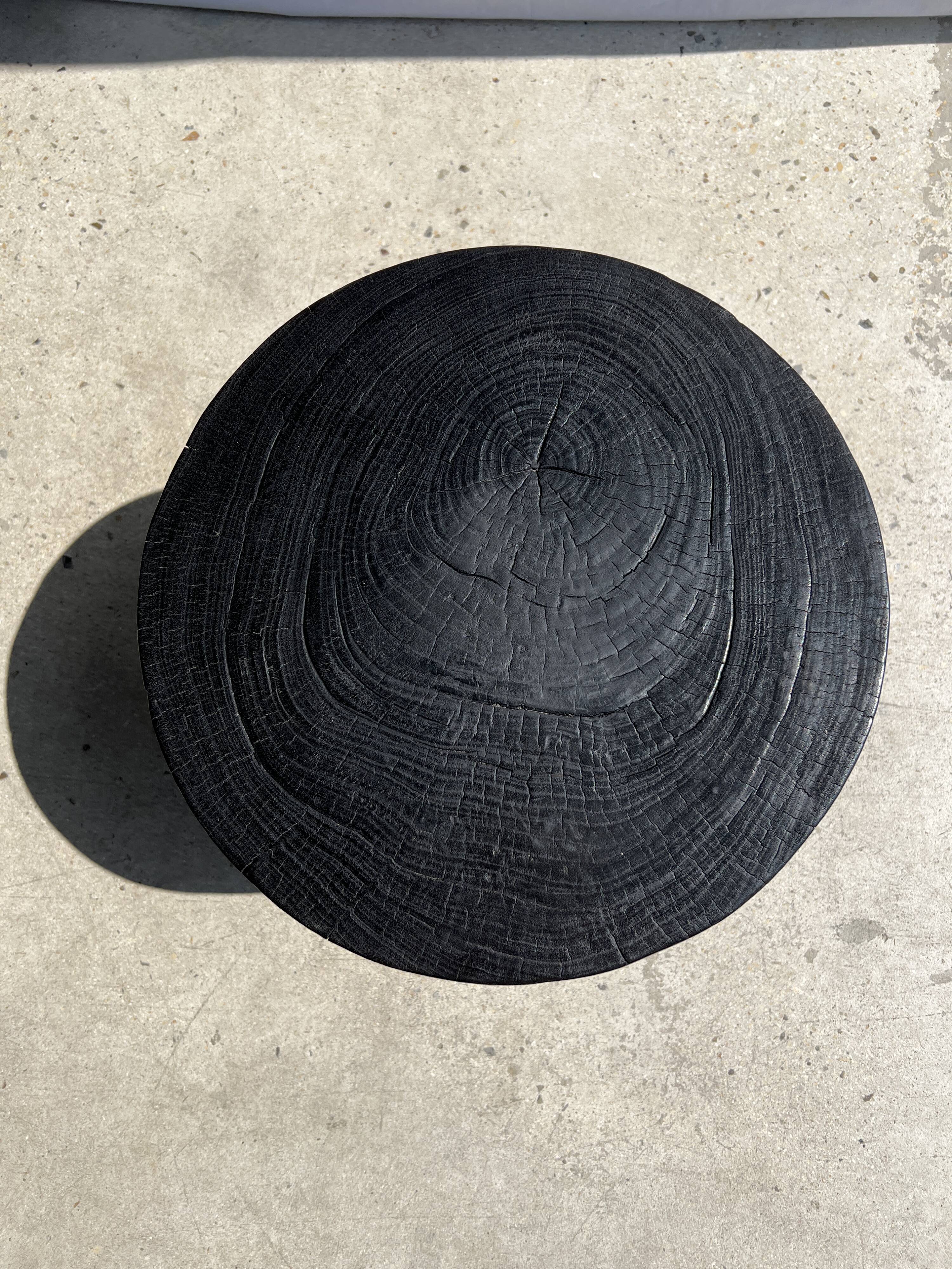 Black mango wood tripod side table with a semi-spherical top, height: 45 cm, diameter: 44 cm.